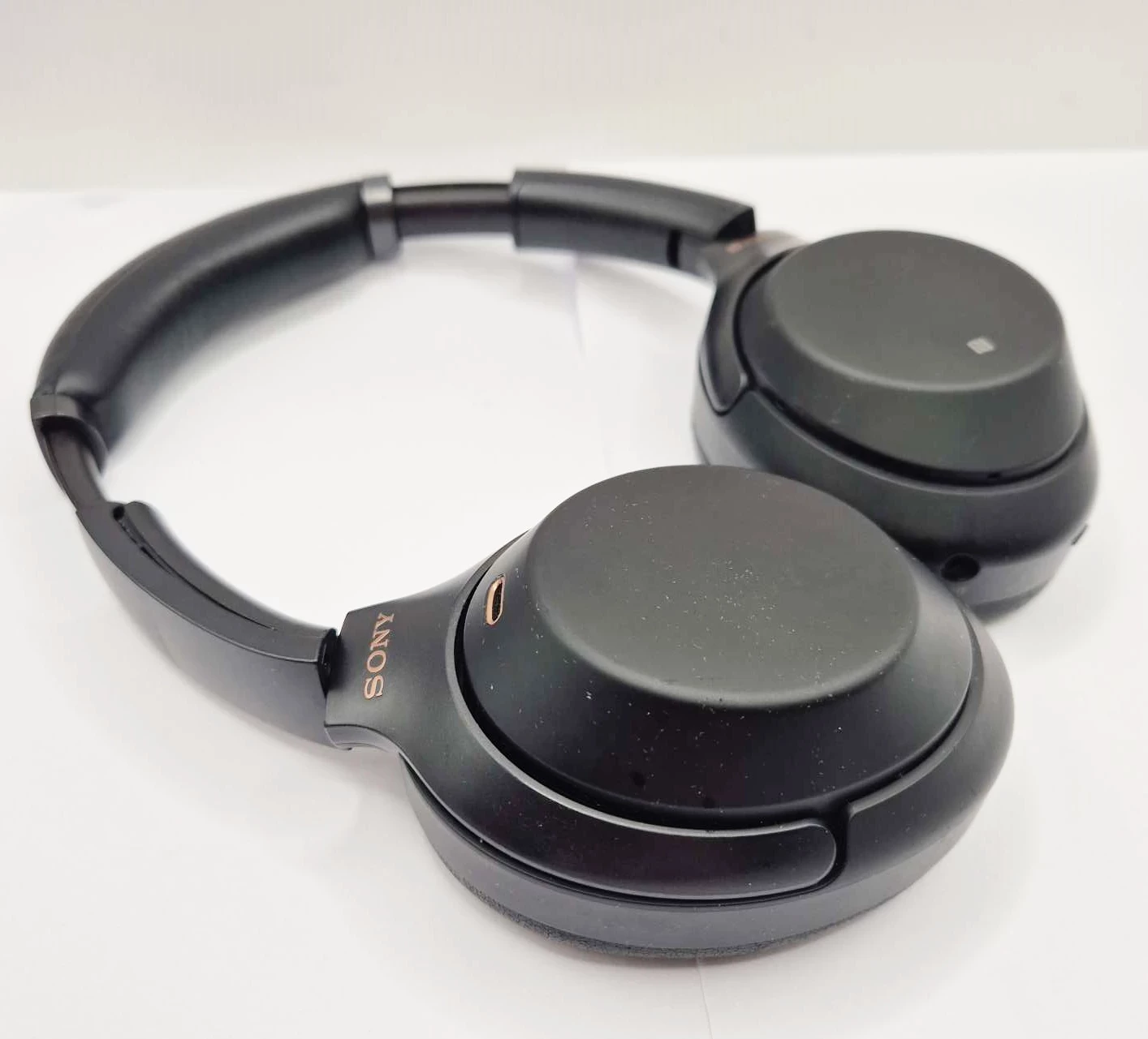 sluchawki-sony-wh-1000xm3-wada-opis-stan-11323-2