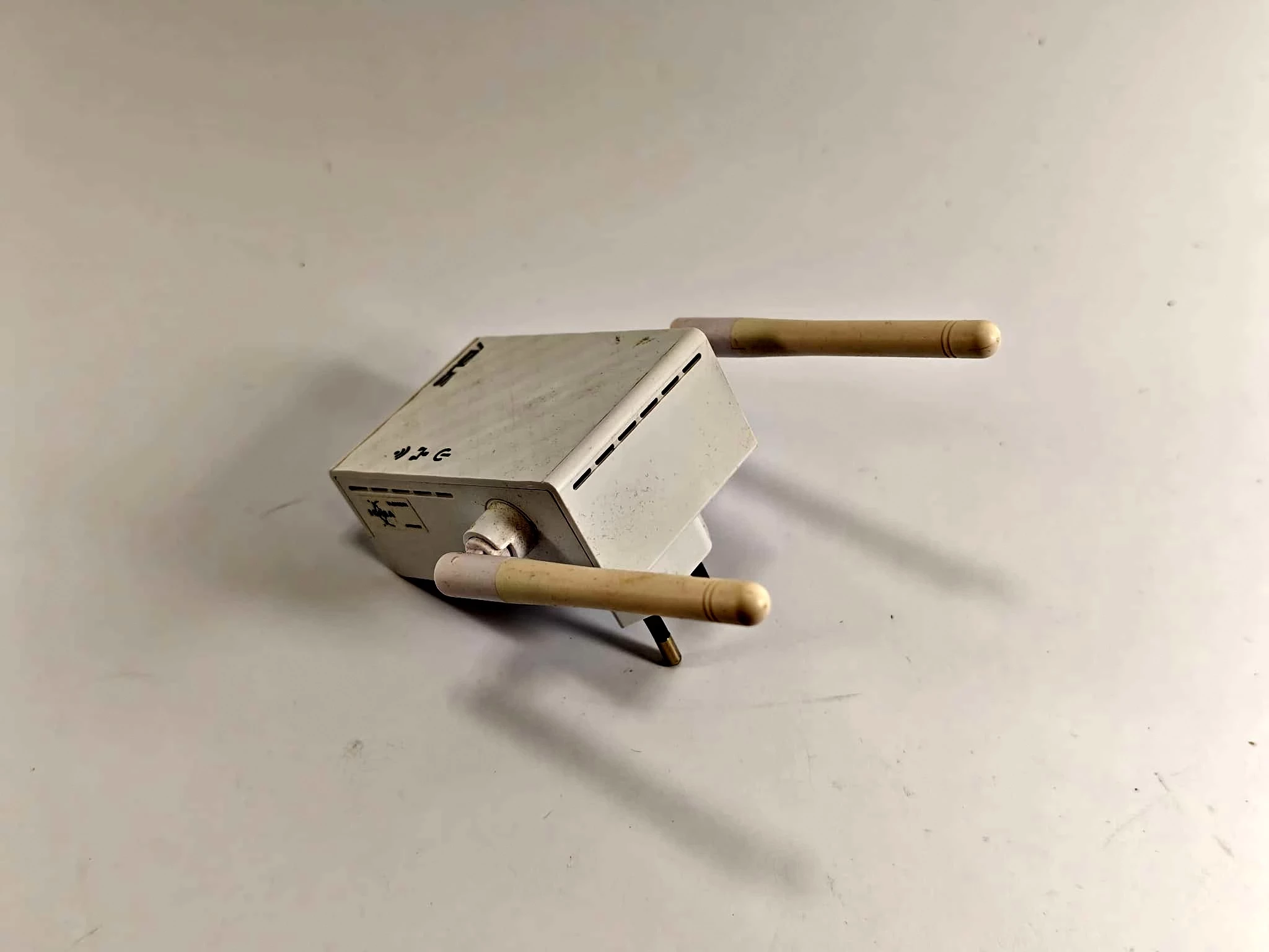 wzmacniacz-wifi-asus-rp-n12-80211bgn-300mbs-24-ghz-repeater-extende-kod-producenta-rp-n12