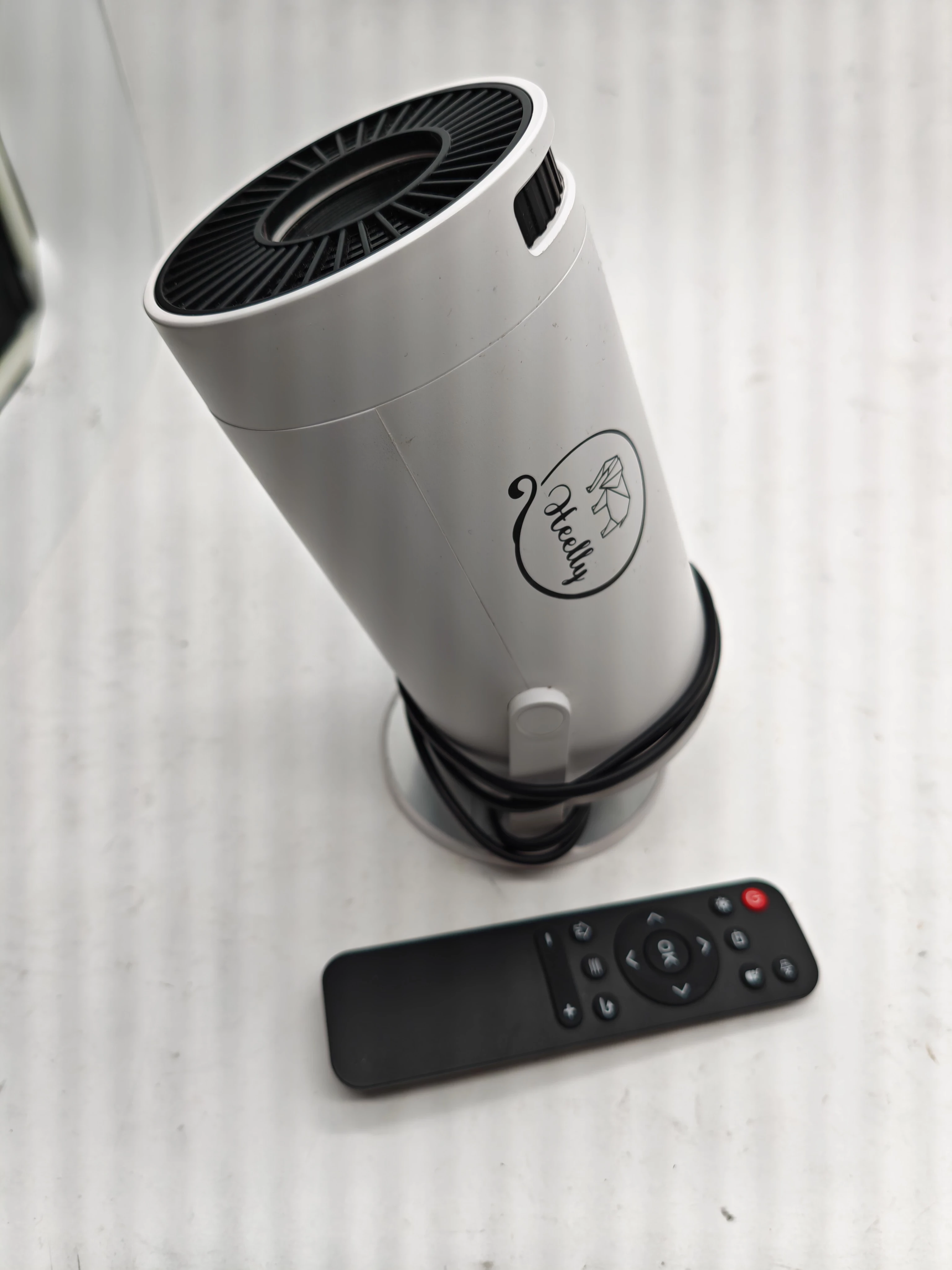 projektor-rzutnik-android-tv-4k-wifi-full-hd-przenosny-smart-glosnik-heell-glowna-9-walbrzych-sj