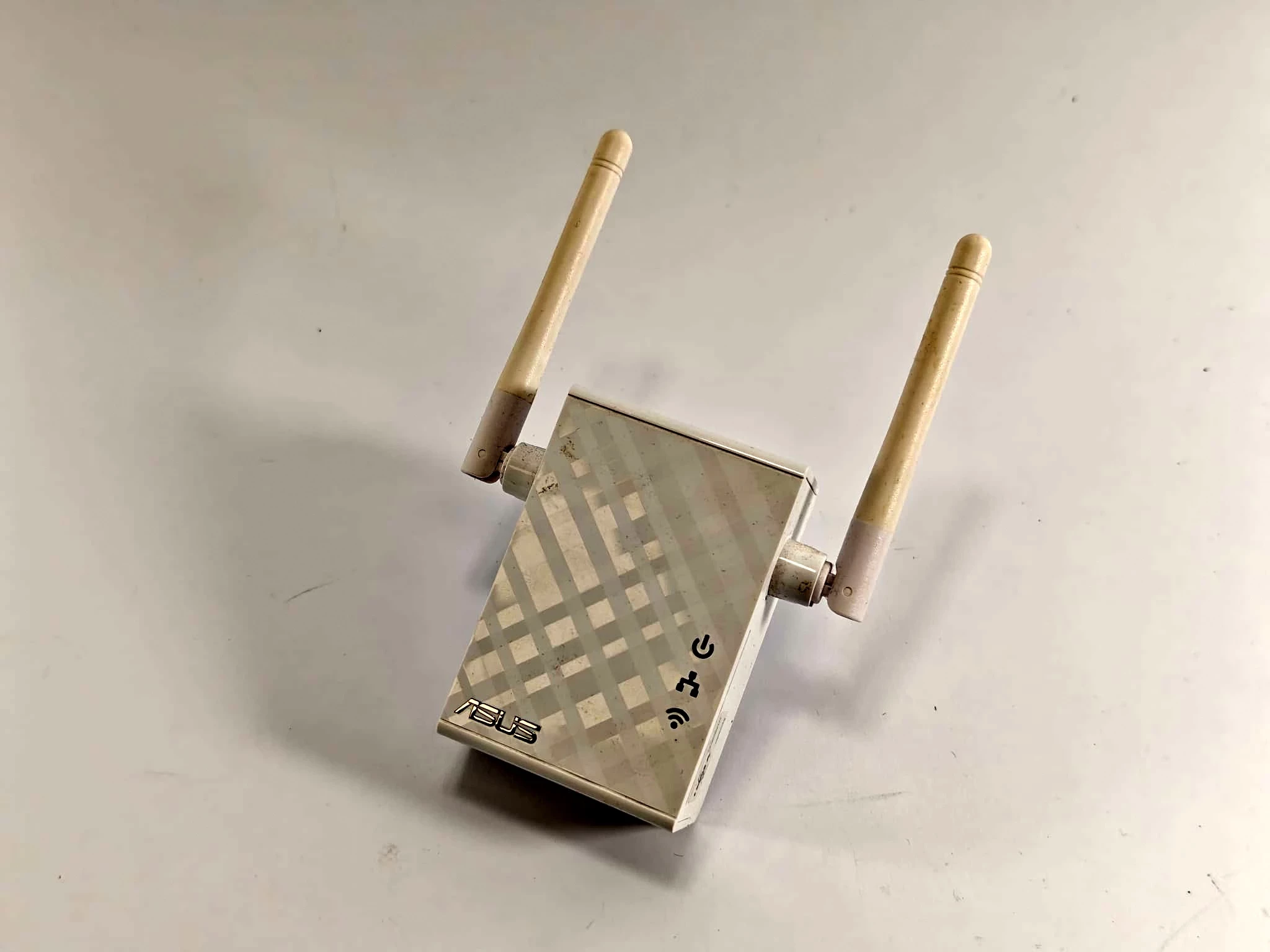 wzmacniacz-wifi-asus-rp-n12-80211bgn-300mbs-24-ghz-repeater-extende-model-rp-n12