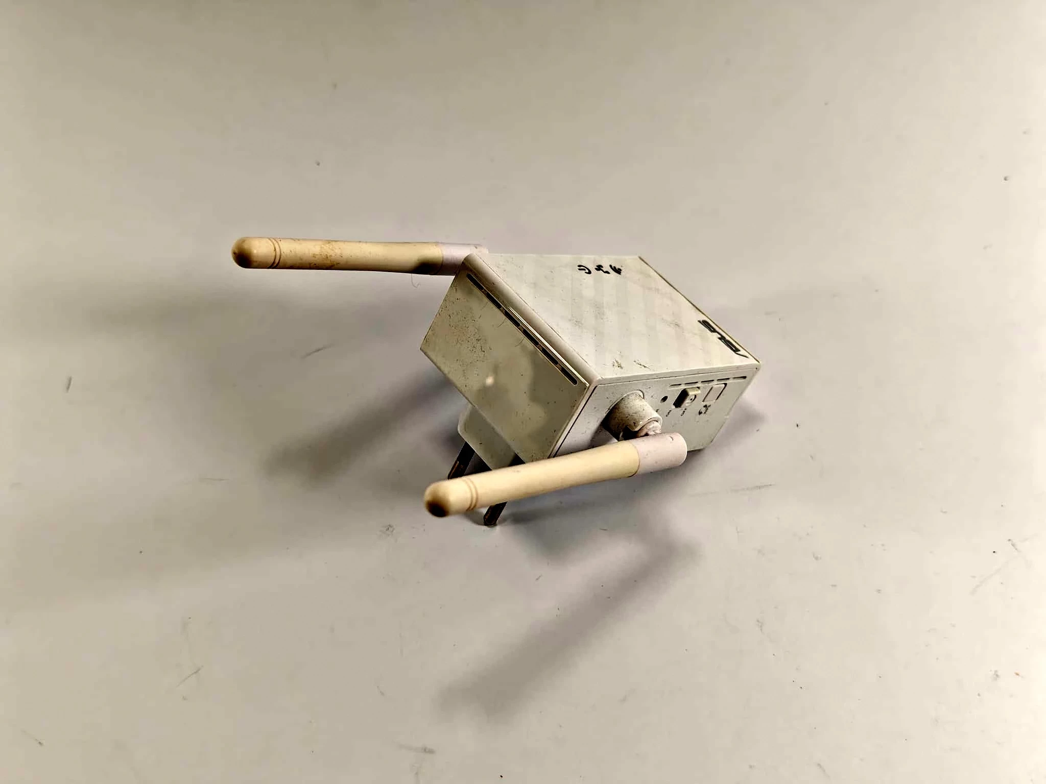 wzmacniacz-wifi-asus-rp-n12-80211bgn-300mbs-24-ghz-repeater-extende-producent-248914-1986134