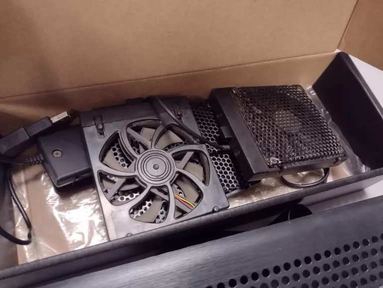 podstawa-chlodzaca-pod-laptopa-cooler-master-chlodzaca-notepal-u3-liczba-wbudowanych-wentylatorow-300