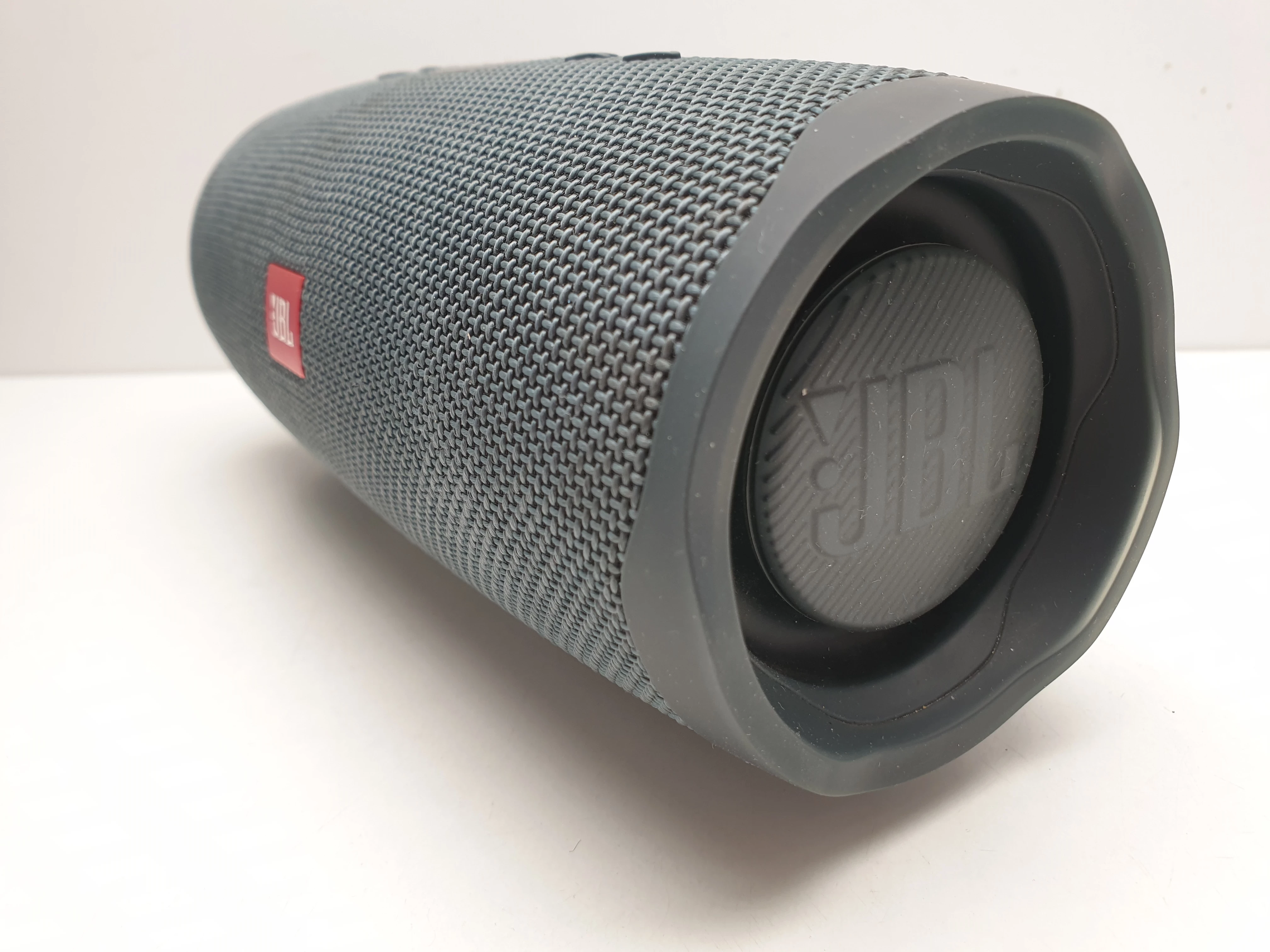 glosnik-bluetooth-jbl-charge-essential-2-stan-11323-2