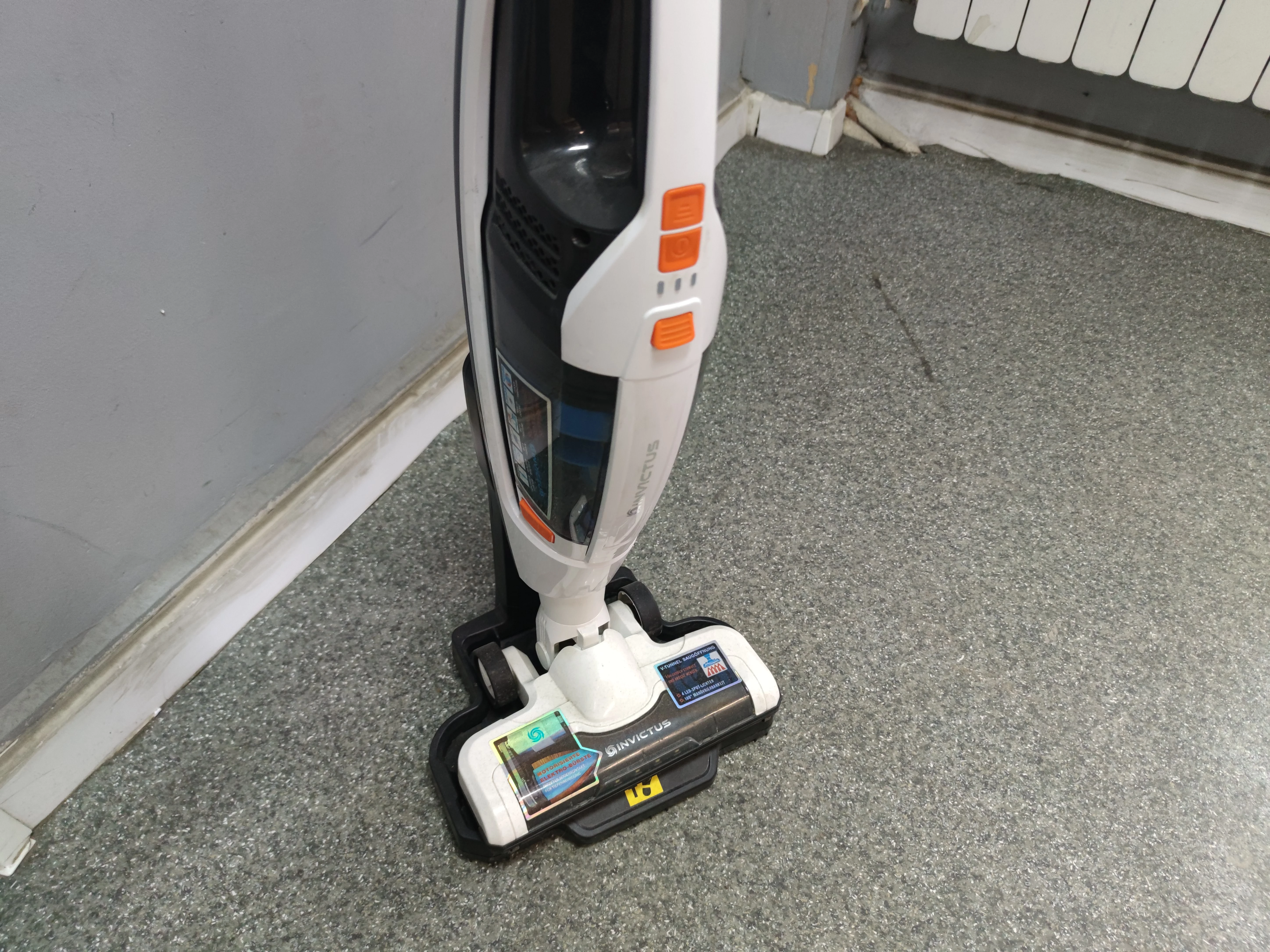 odkurzacz-akumulatorowy-pionowy-moc-38000