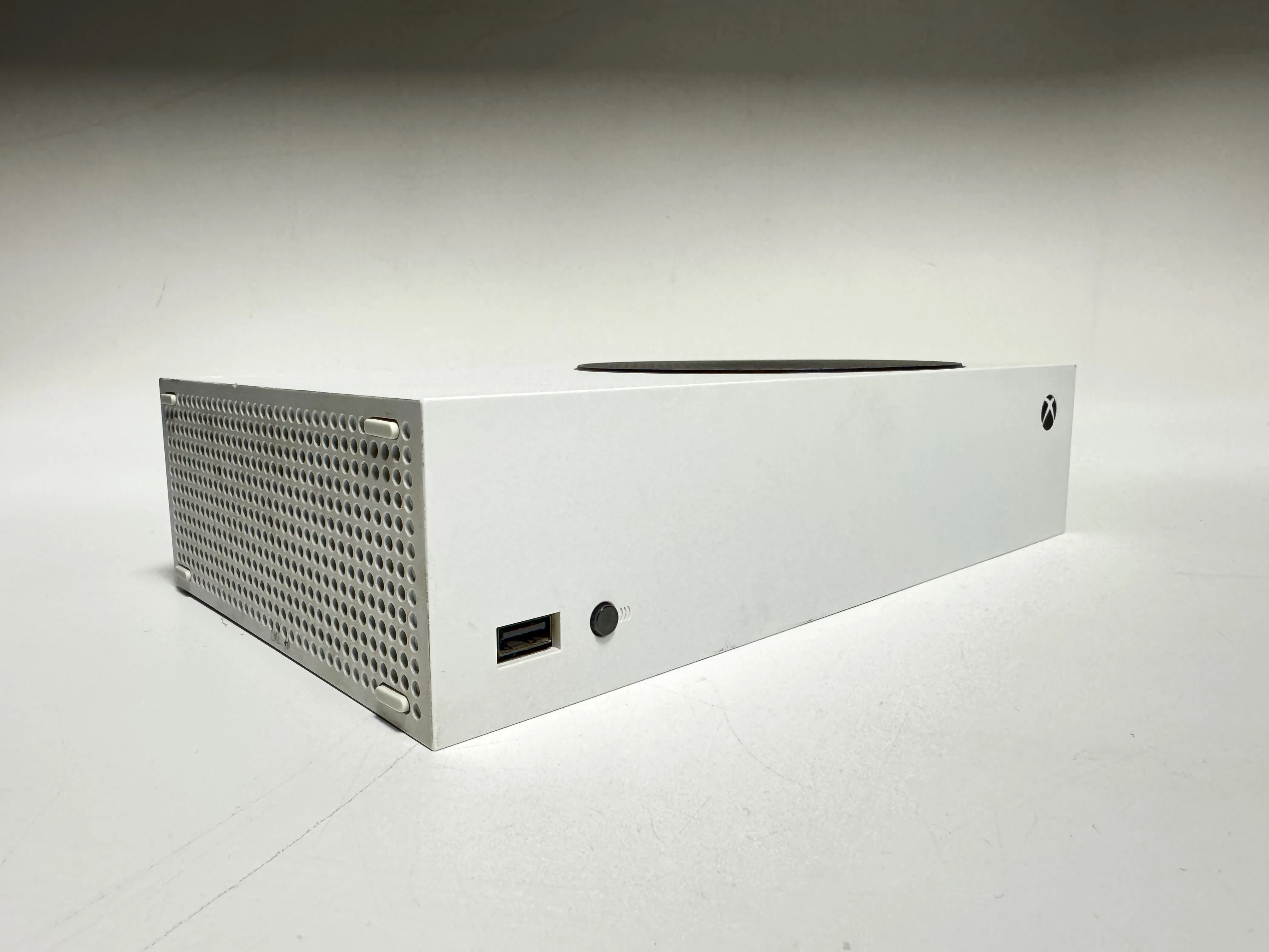 konsola-xbox-series-s-512-gb-1x-pad-z-stacja-ladujaca-ean-gtin-0889842893281