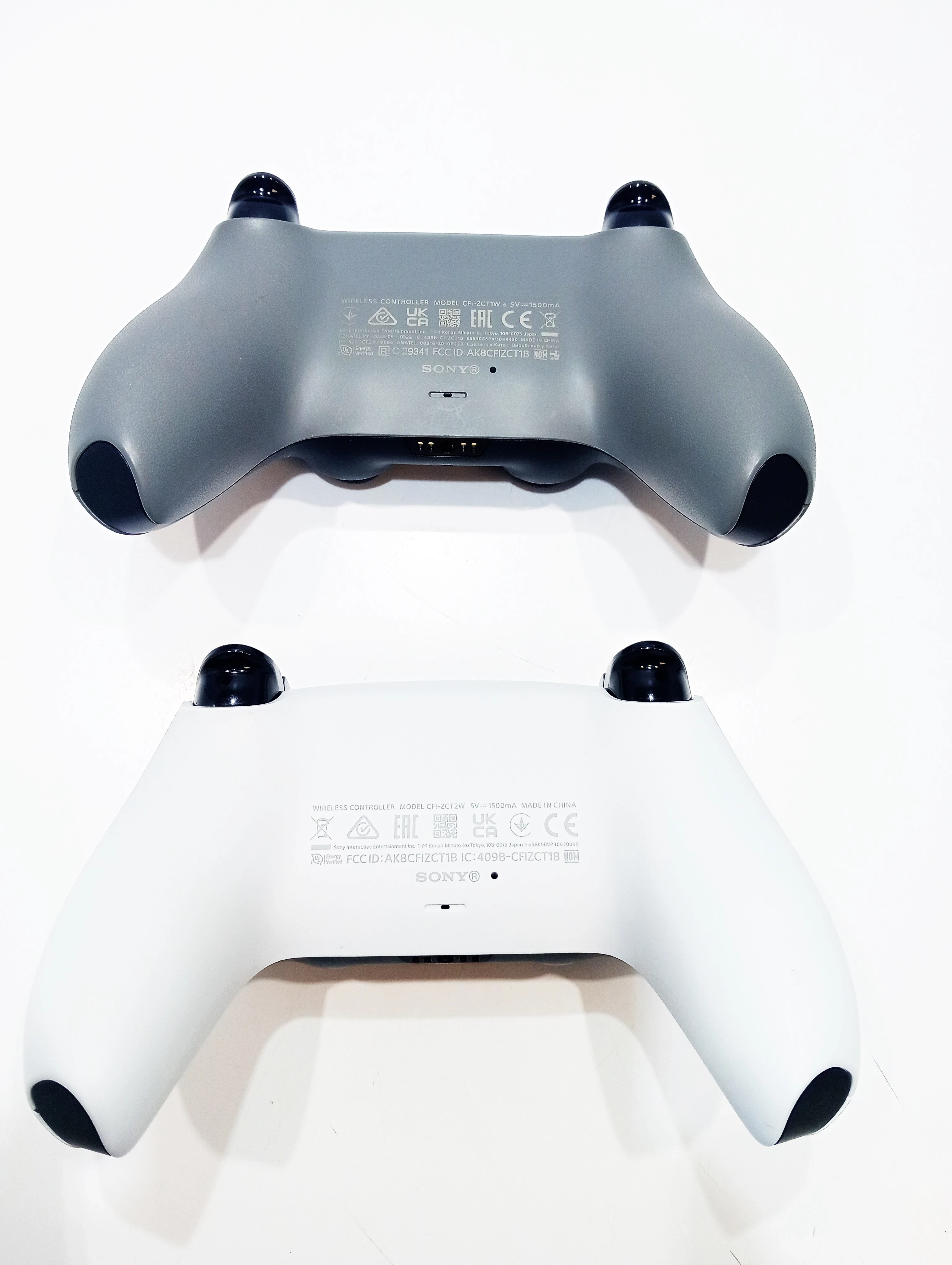 konsola-ps-5-825-gb-2-pady-stacja-chlodzaca-waga-produktu-z-opakowaniem-jednostkowym-5000