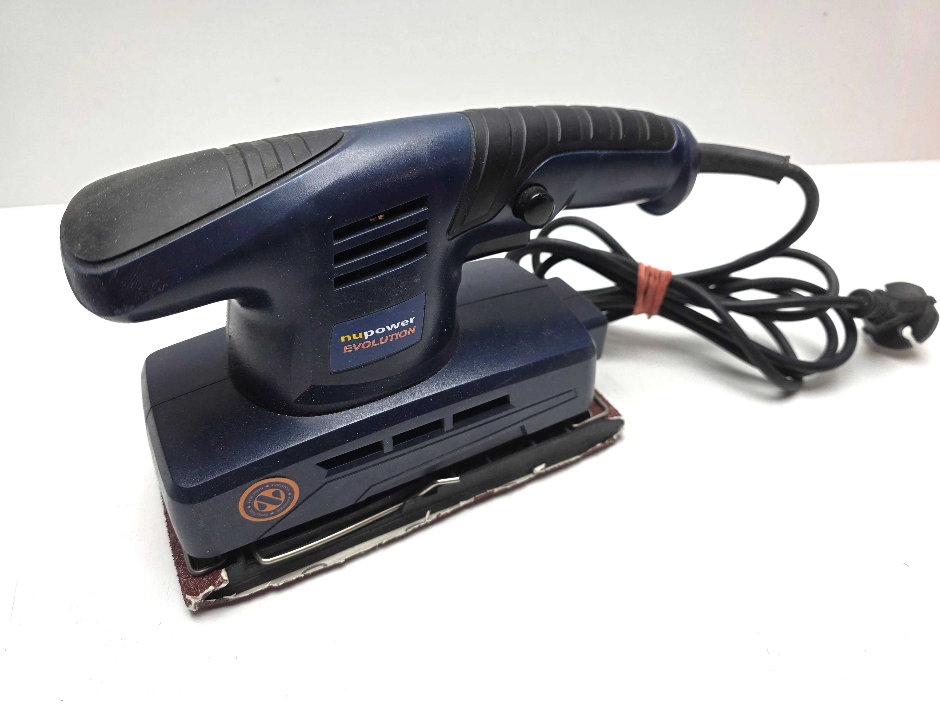 szlifierka-oscylacyjna-nupower-npe136-rodzaj-zasilania-128529-2