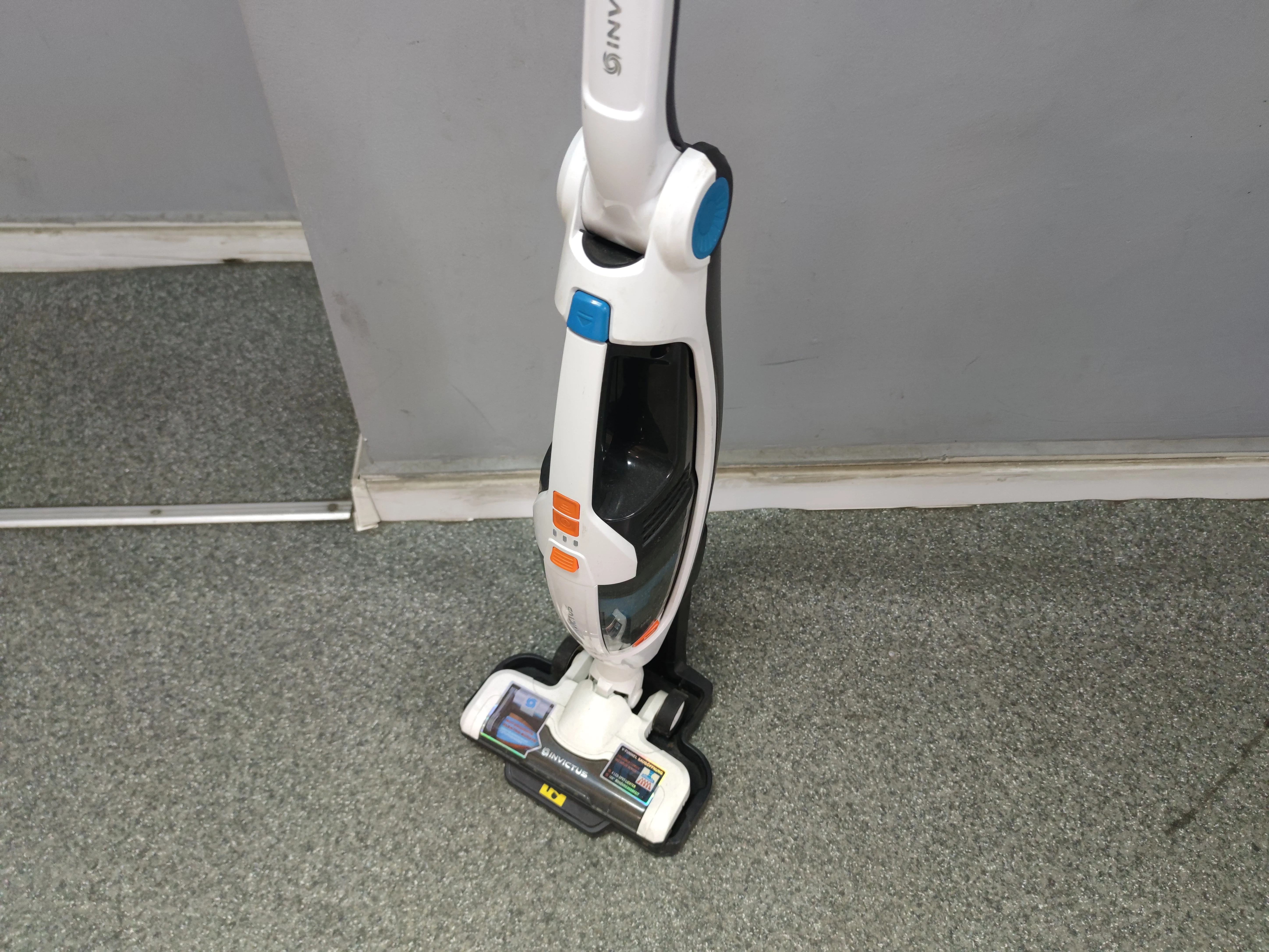 odkurzacz-akumulatorowy-pionowy-stan-11323-2