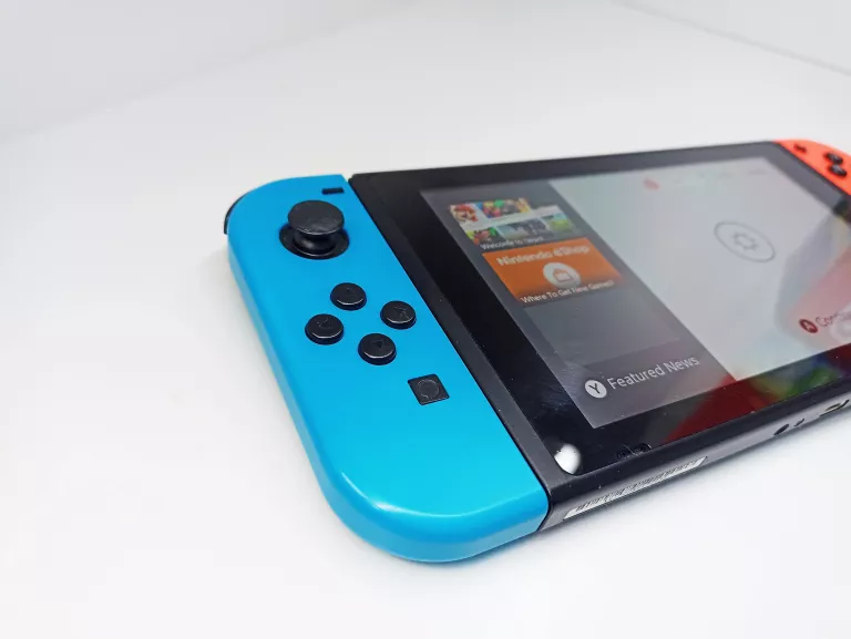 konsola-nintendo-switch-hac-001-zestaw-zlacza-205990-2