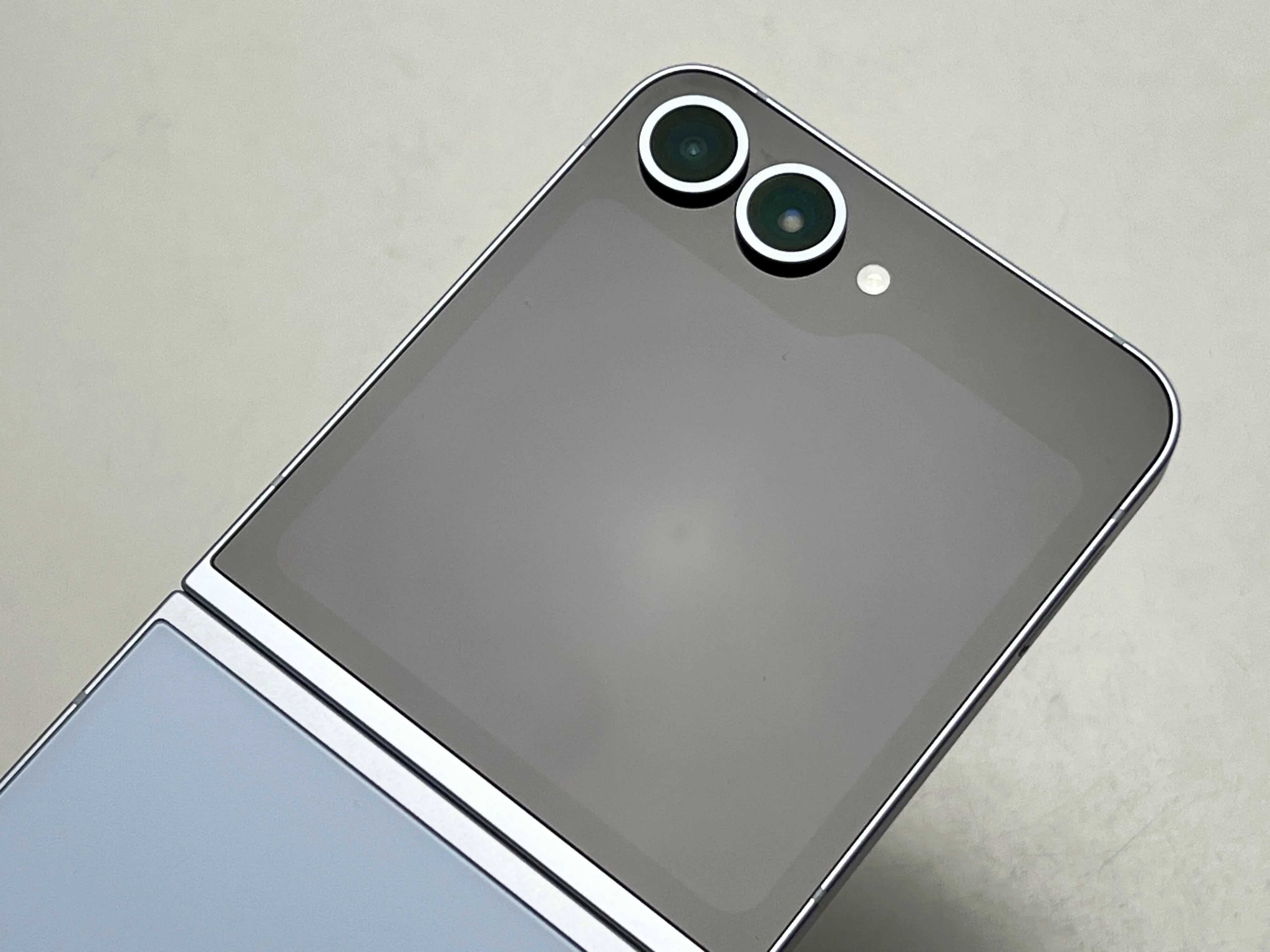 telefon-samsung-galaxy-z-flip-6-12256-stan-11323-2