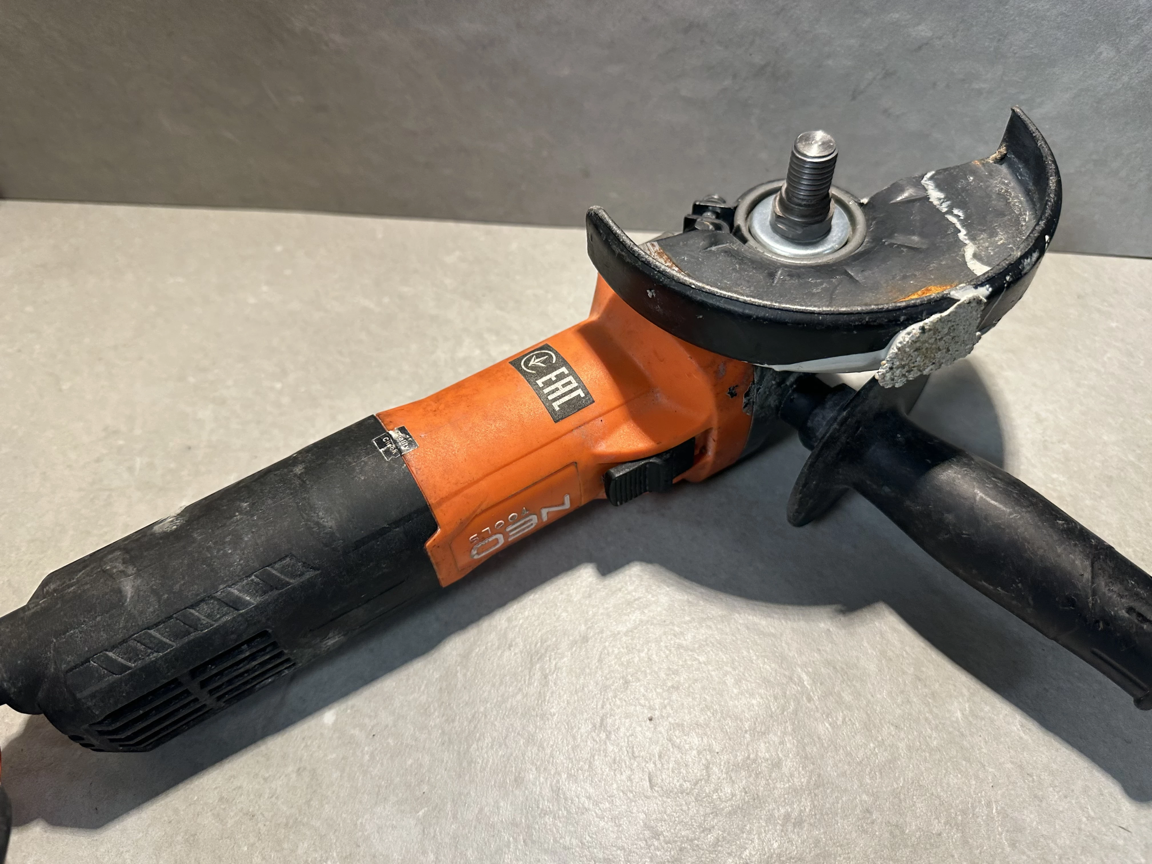 neo-tools-szlifierka-katowa-1000w-125-mm-04-716-z-regulacja-obrotow-ean-gtin-5907558465303