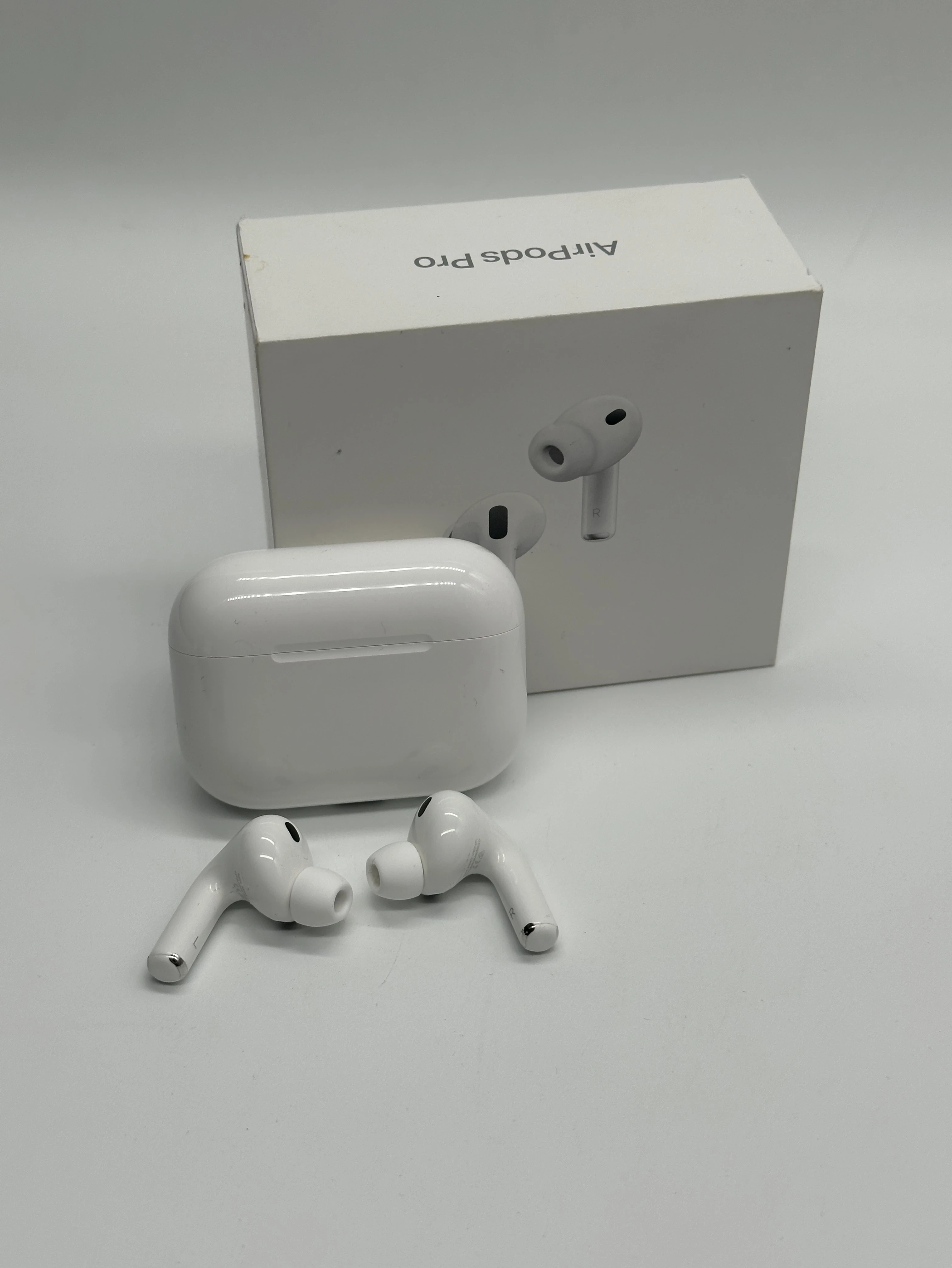 apple-airpods-pro-3-gen-kolor-dominujacy-129357-2