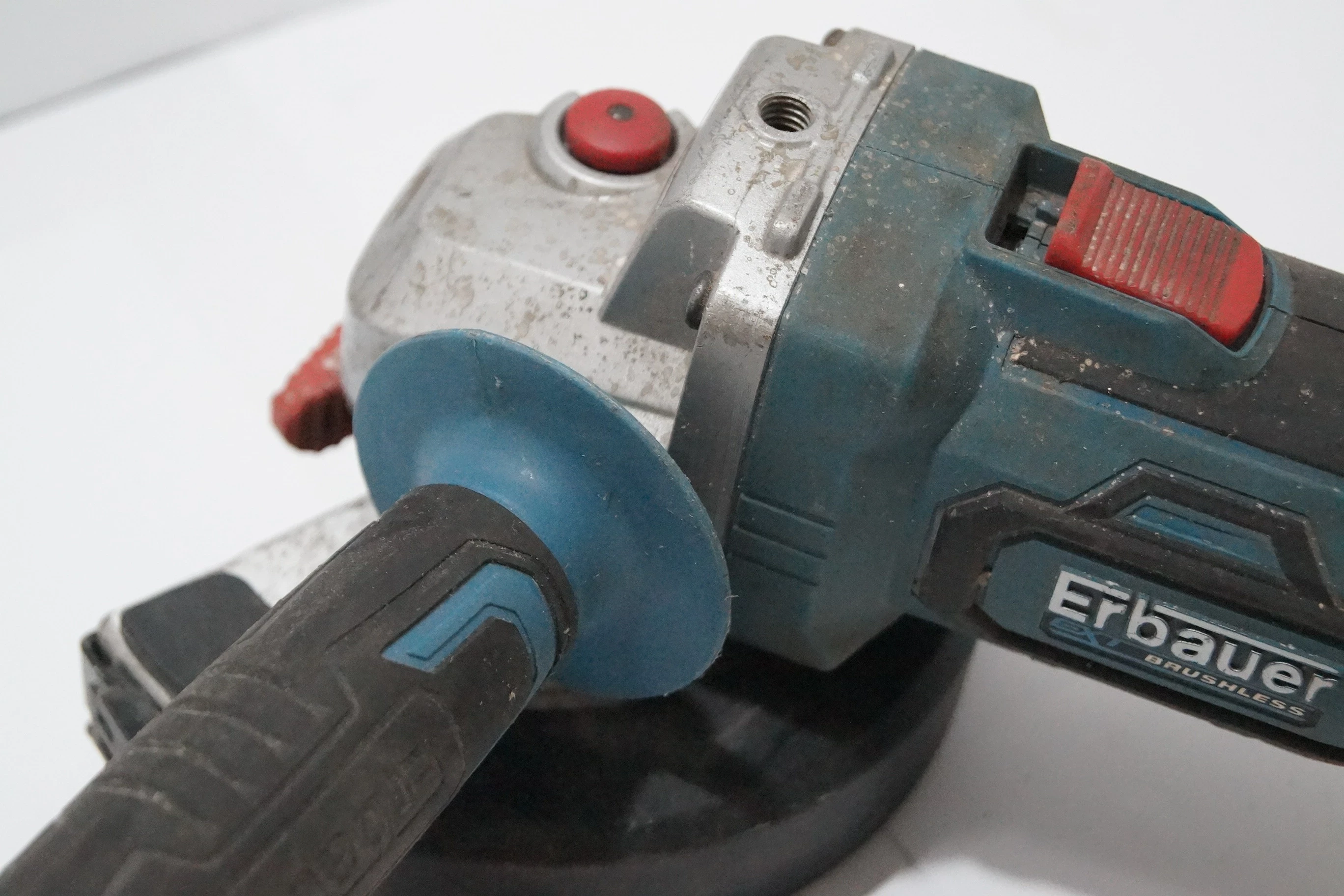 szlifiekra-katowa-akumulatorowa-erbauer-eag18-li-ean-gtin-3663602795568