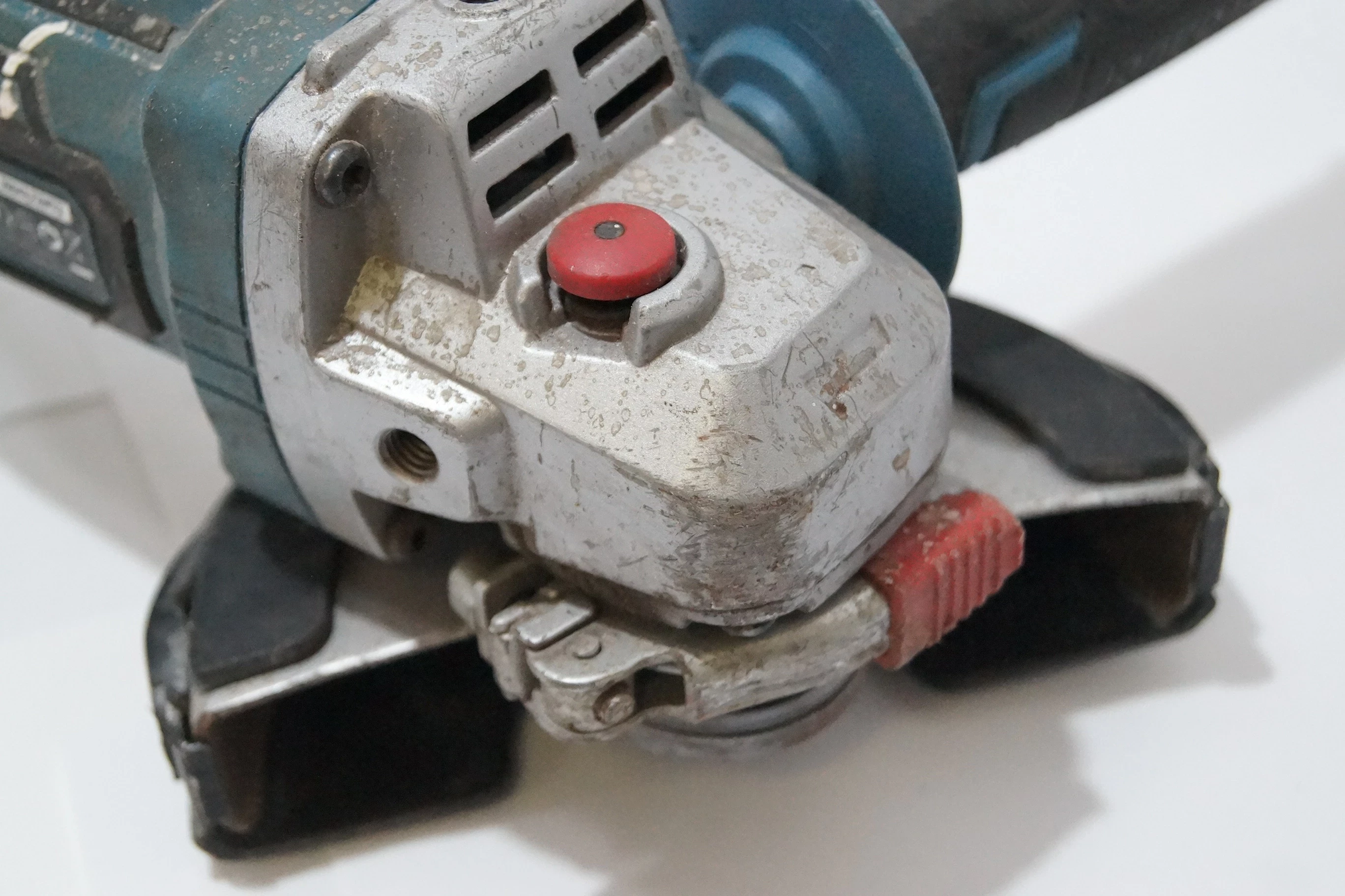 szlifiekra-katowa-akumulatorowa-erbauer-eag18-li-marka-248811-950358