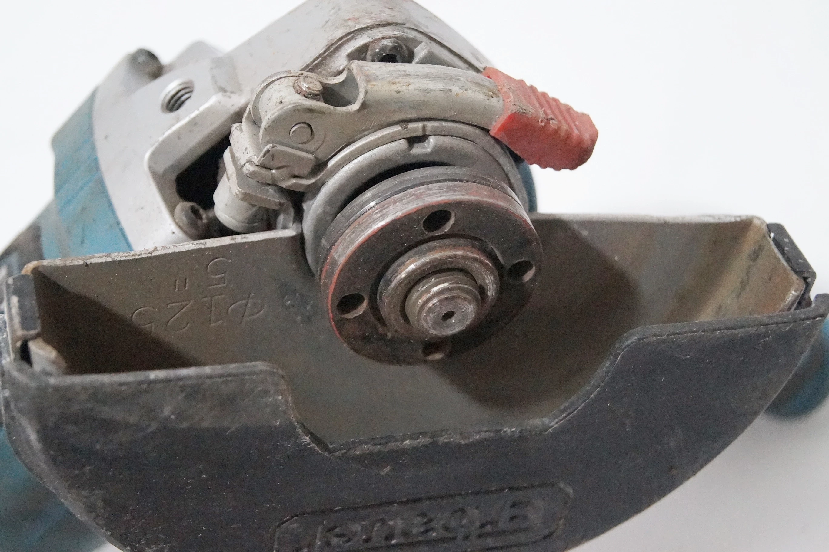 szlifiekra-katowa-akumulatorowa-erbauer-eag18-li-maksymalna-moc-90000