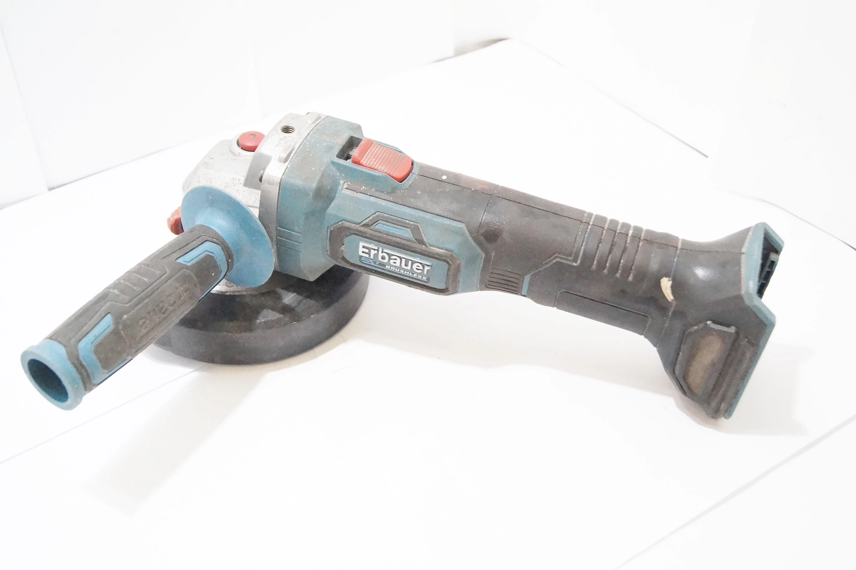 szlifiekra-katowa-akumulatorowa-erbauer-eag18-li-torunska-26-kolo-sj