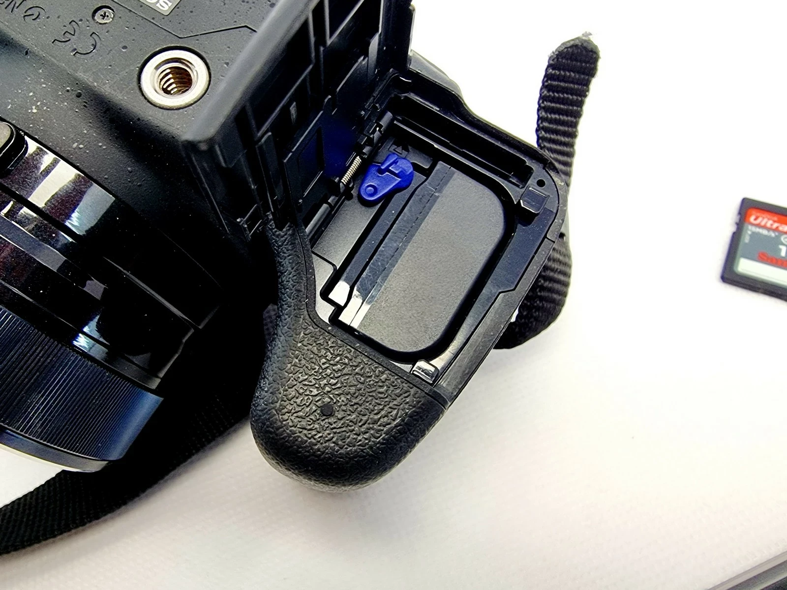 aparat-sony-dsc-hx100v-przekatna-ekranu-300