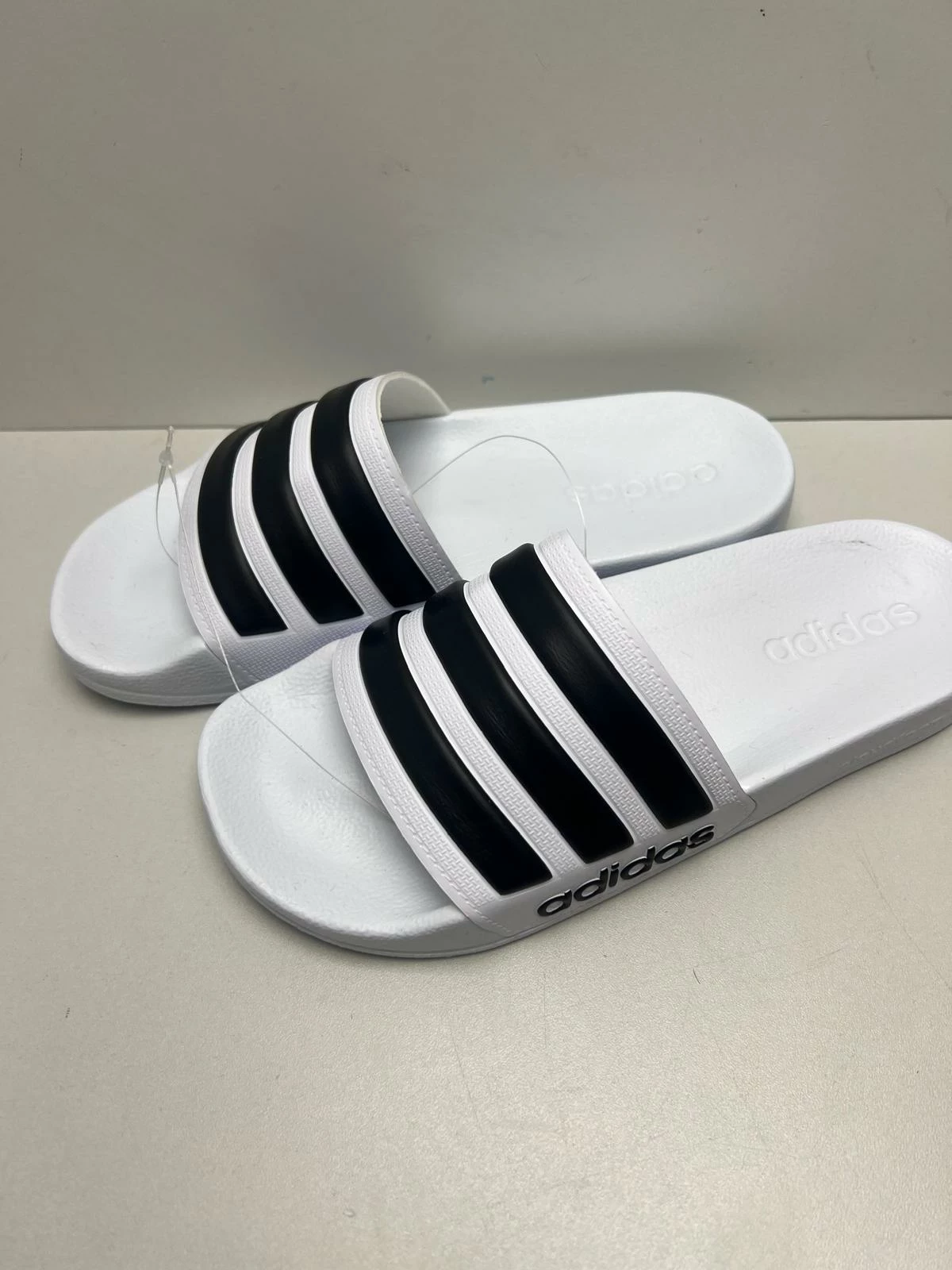 biale-adidas-adilette-shower-klapki-damskie-logo-38-1zwc-stan-11323-1