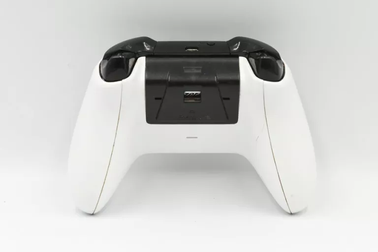 pad-do-konsoli-xbox-one-bialy-stan-11323-2