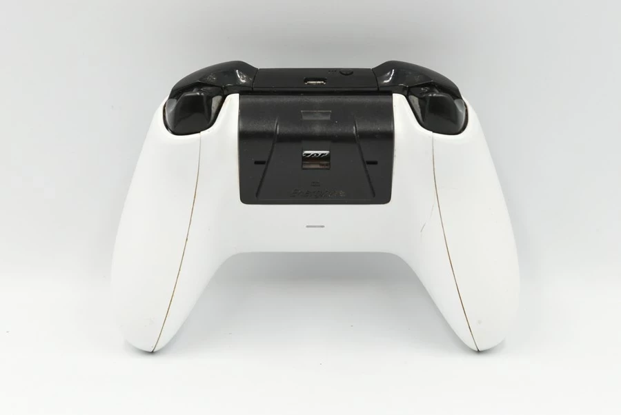 pad-do-konsoli-xbox-one-bialy-stan-11323-2