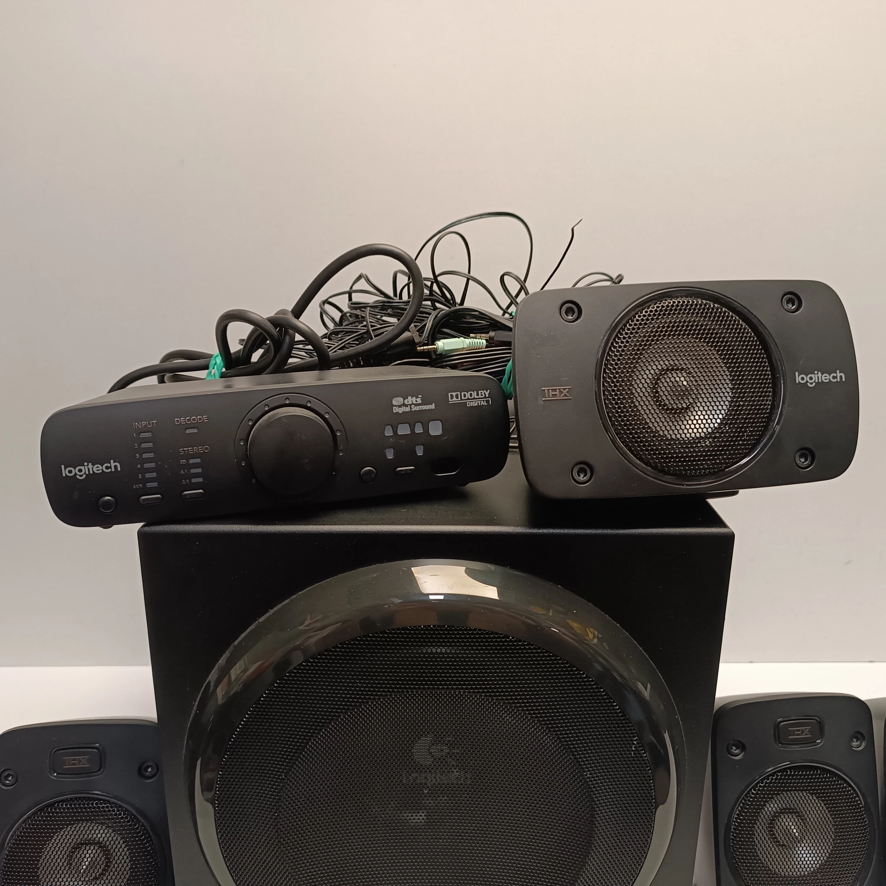 glosniki-logitech-z906-51-stan-11323-2