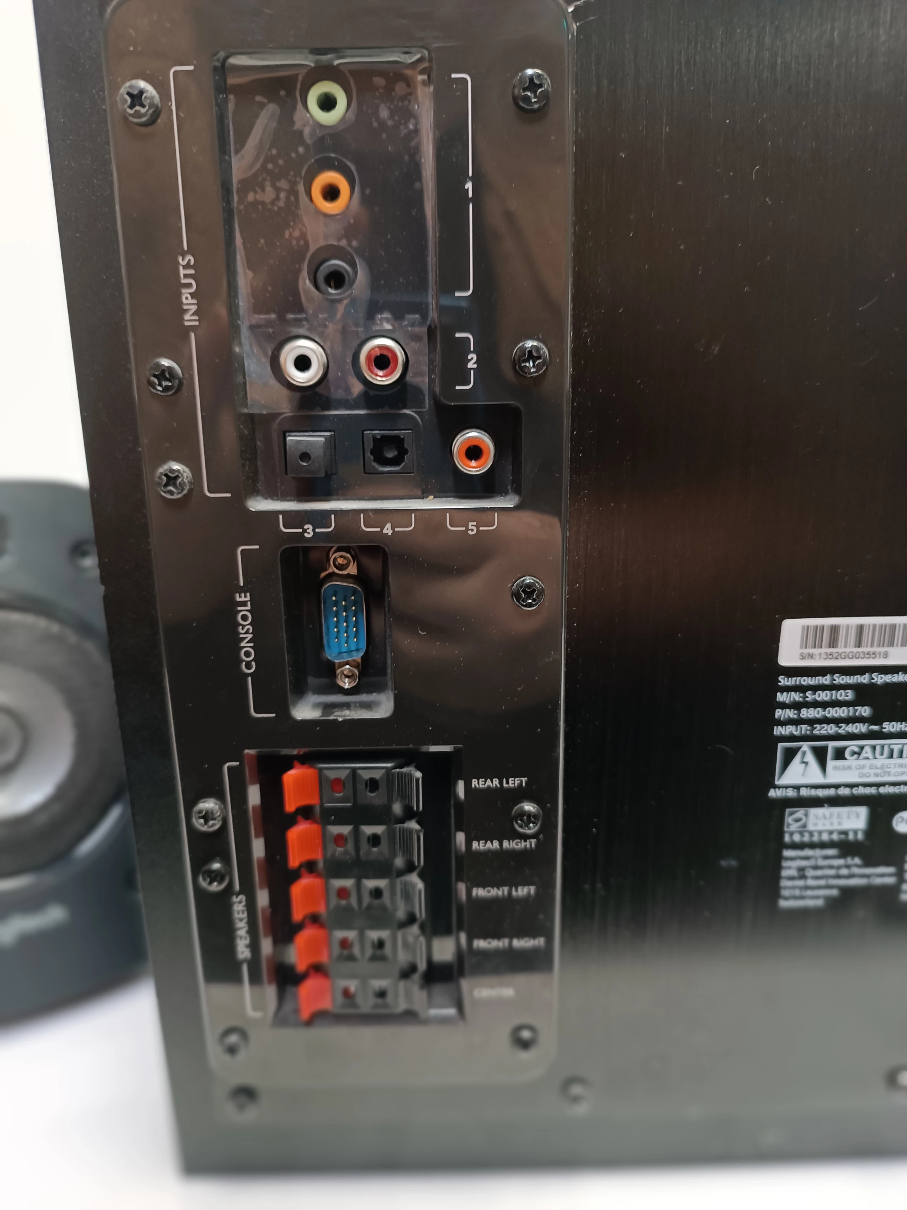 glosniki-logitech-z906-51-moc-szczytowa-100000