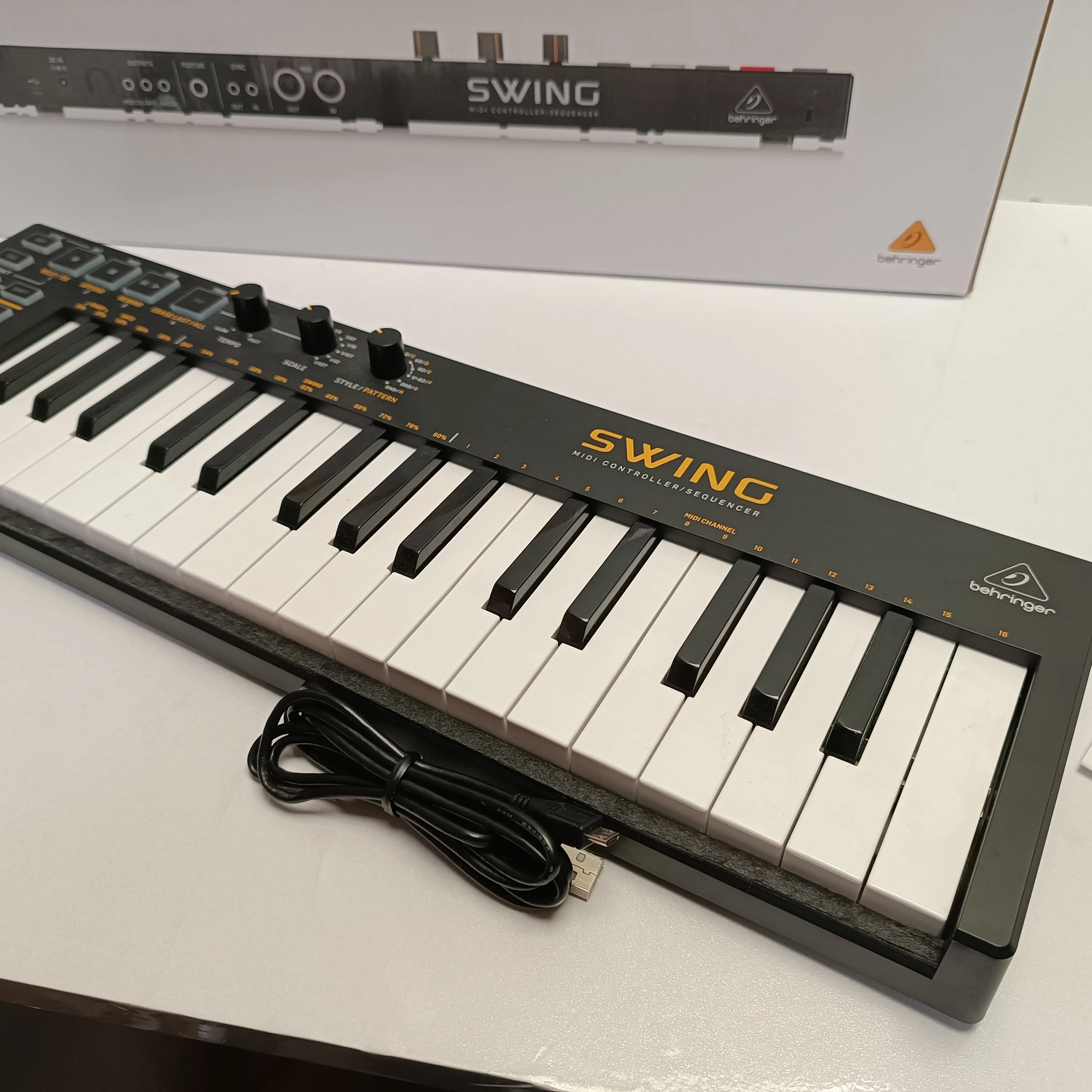 behringer-swing-klawiatura-sterujaca-usb-marka-248811-1949399