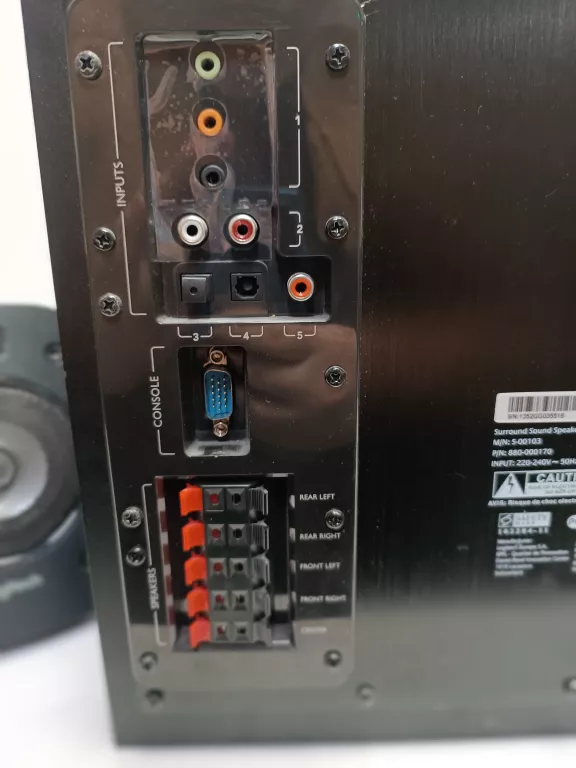 glosniki-logitech-z906-51-moc-szczytowa-100000