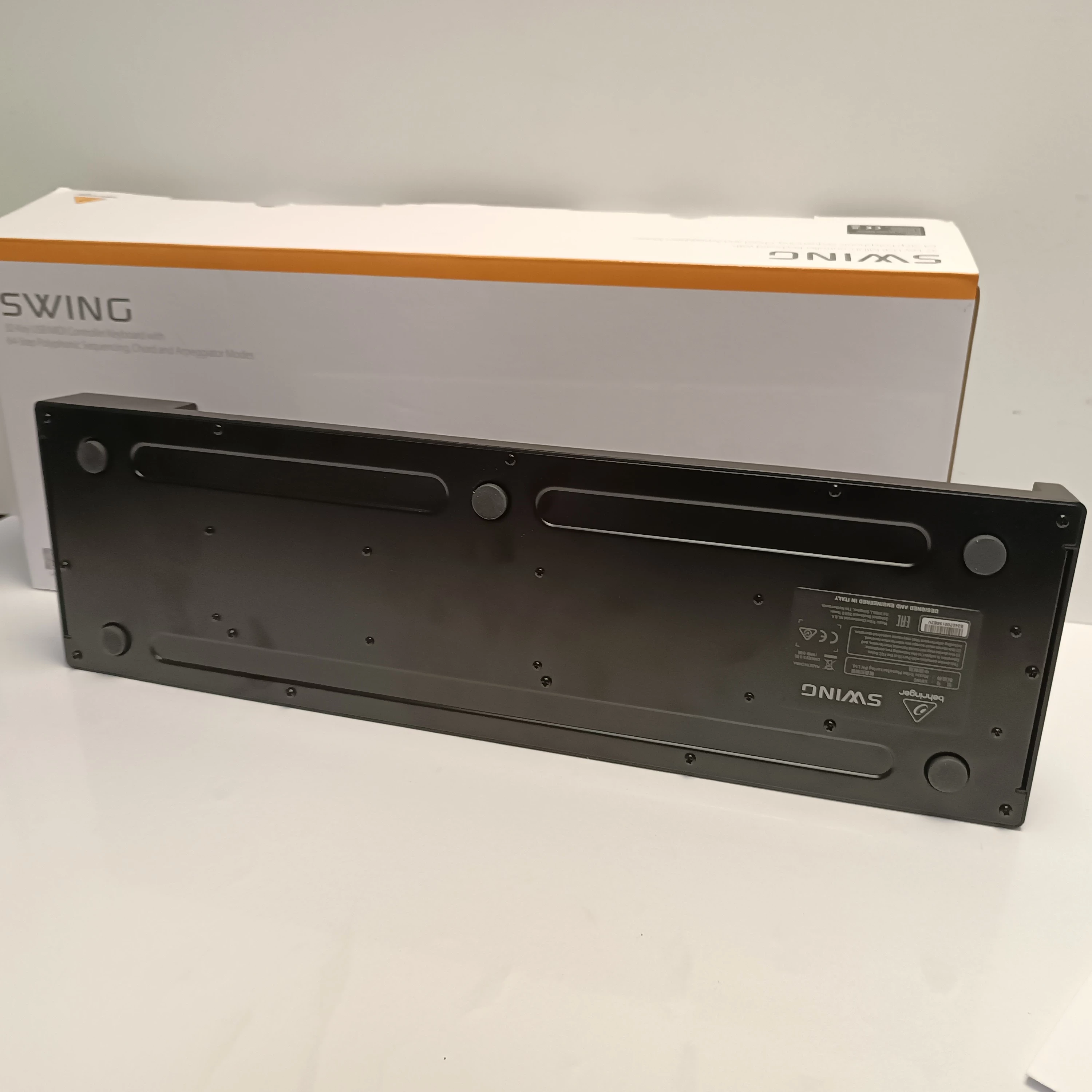 behringer-swing-klawiatura-sterujaca-usb-liczba-klawiszy-32