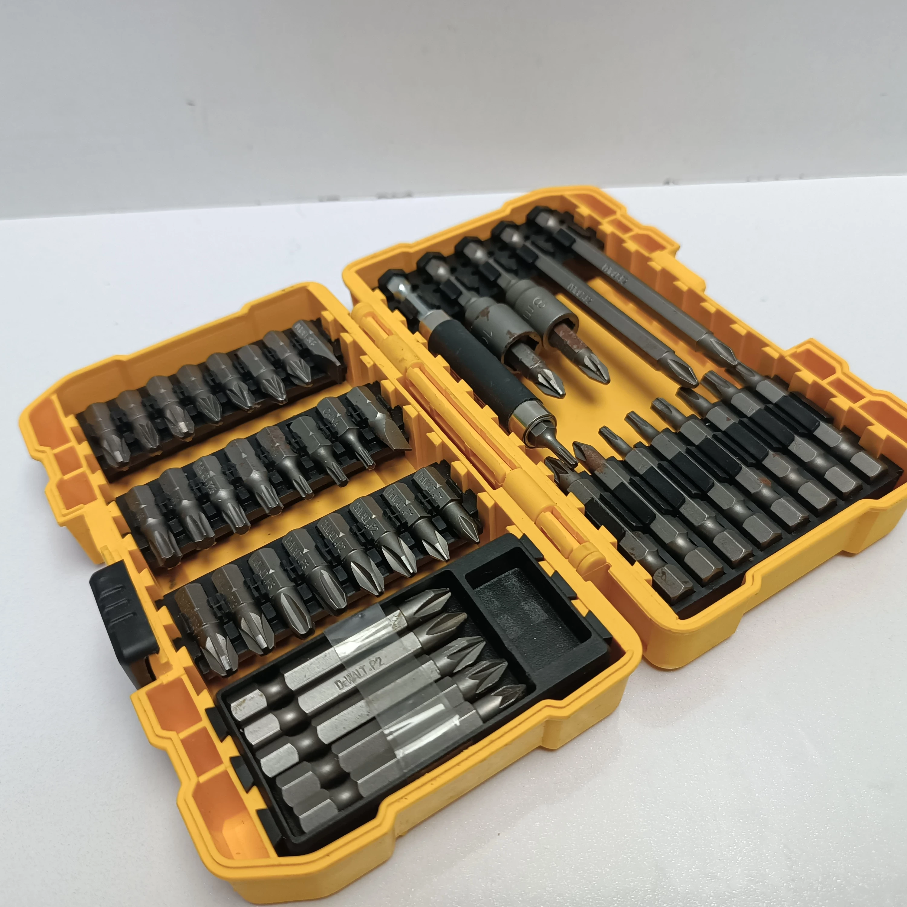 zestaw-bitow-w-pud-dewalt-typ-grotu-25109-32