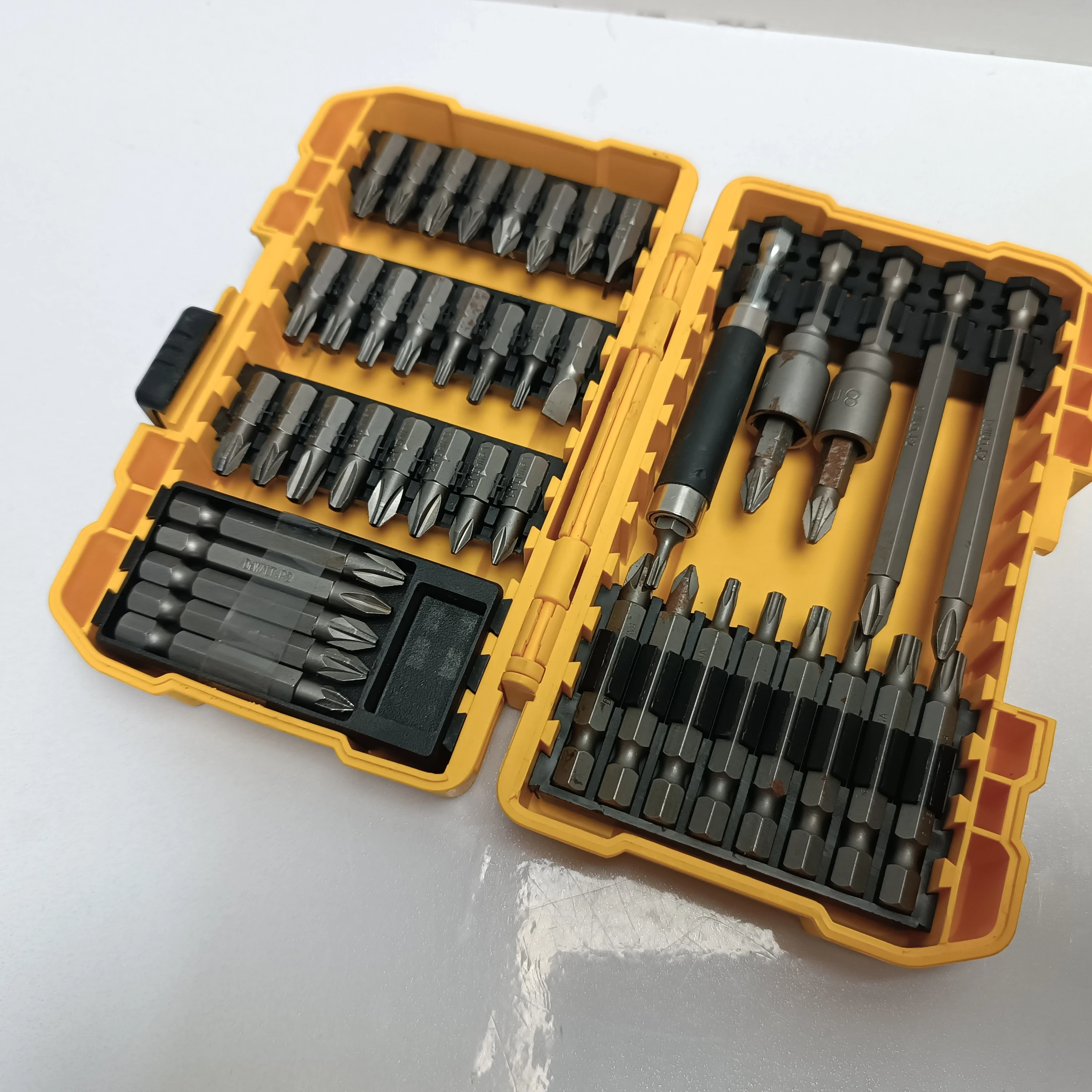 zestaw-bitow-w-pud-dewalt-dlugosc-bitu-25148-16384