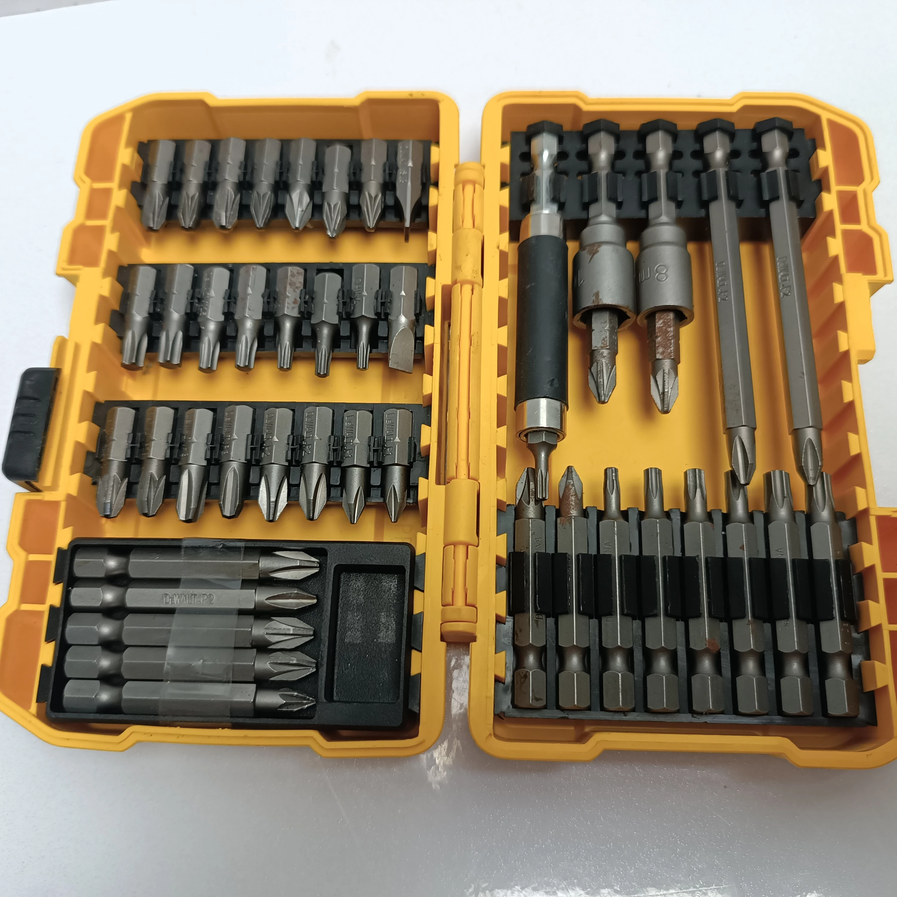 zestaw-bitow-w-pud-dewalt-grubosc-nasady-bitu-25088-16