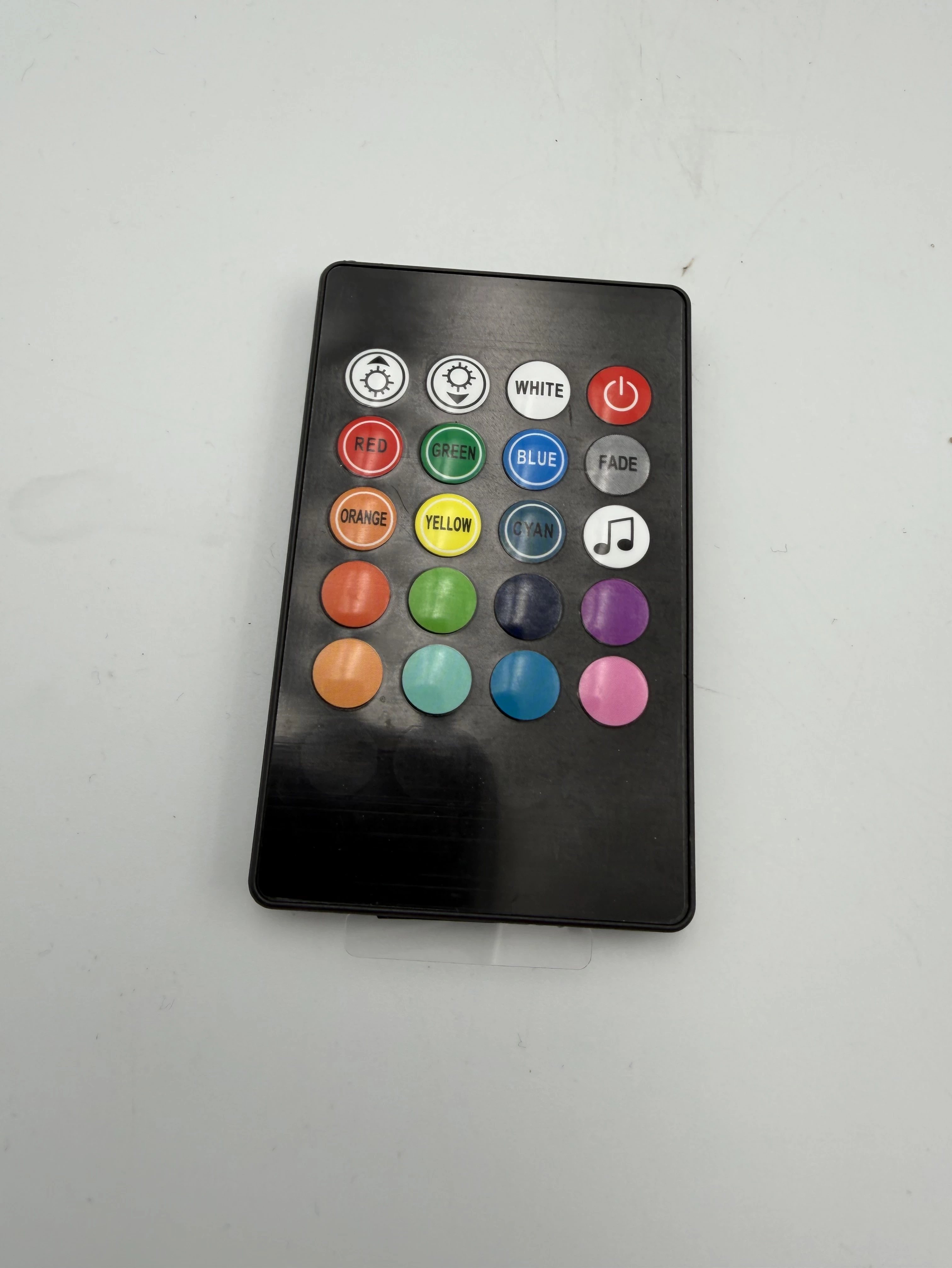 lampka-led-sinsay-kolor-11484-8192