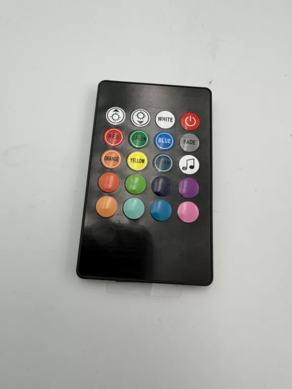 lampka-led-sinsay-kolor-11484-8192