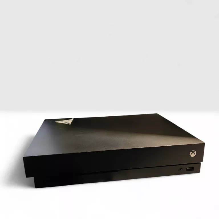 konsola-xbox-one-x-1tb-2x-pad-stan-11323-2