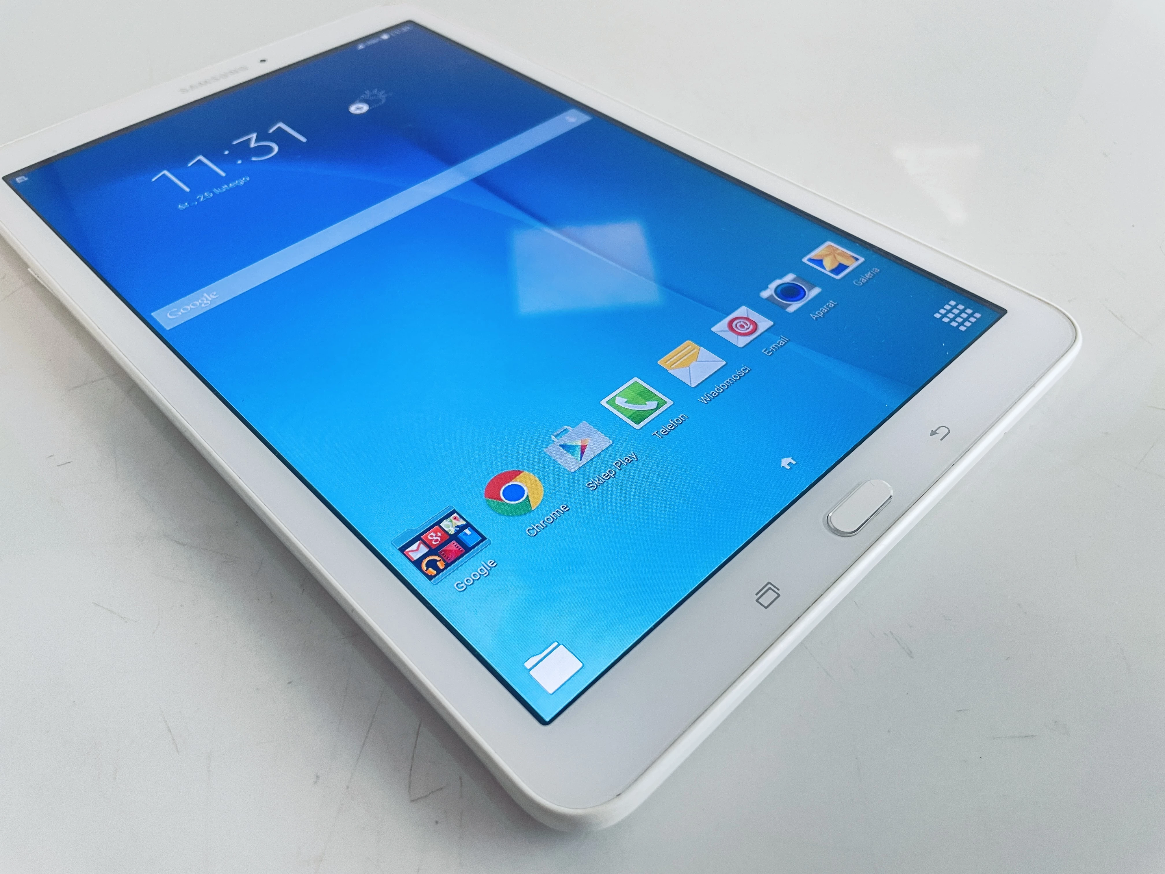 tablet-samsung-sm-t561-96-15-gb-8-gb-bialy-kod-producenta-sm-t561nzwaxeo
