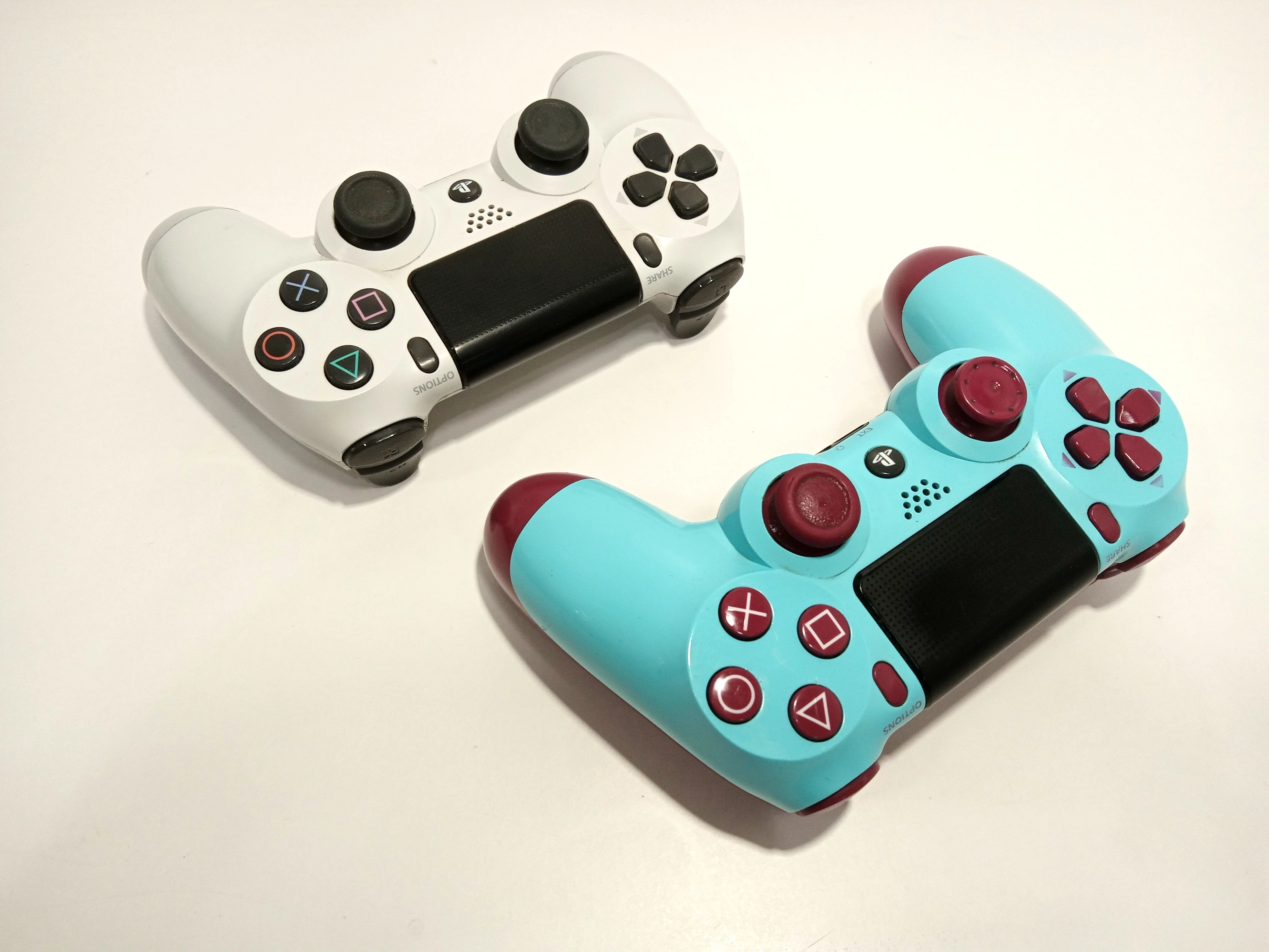 konsola-playstation-4-pro-2-pady-wersja-130590-3