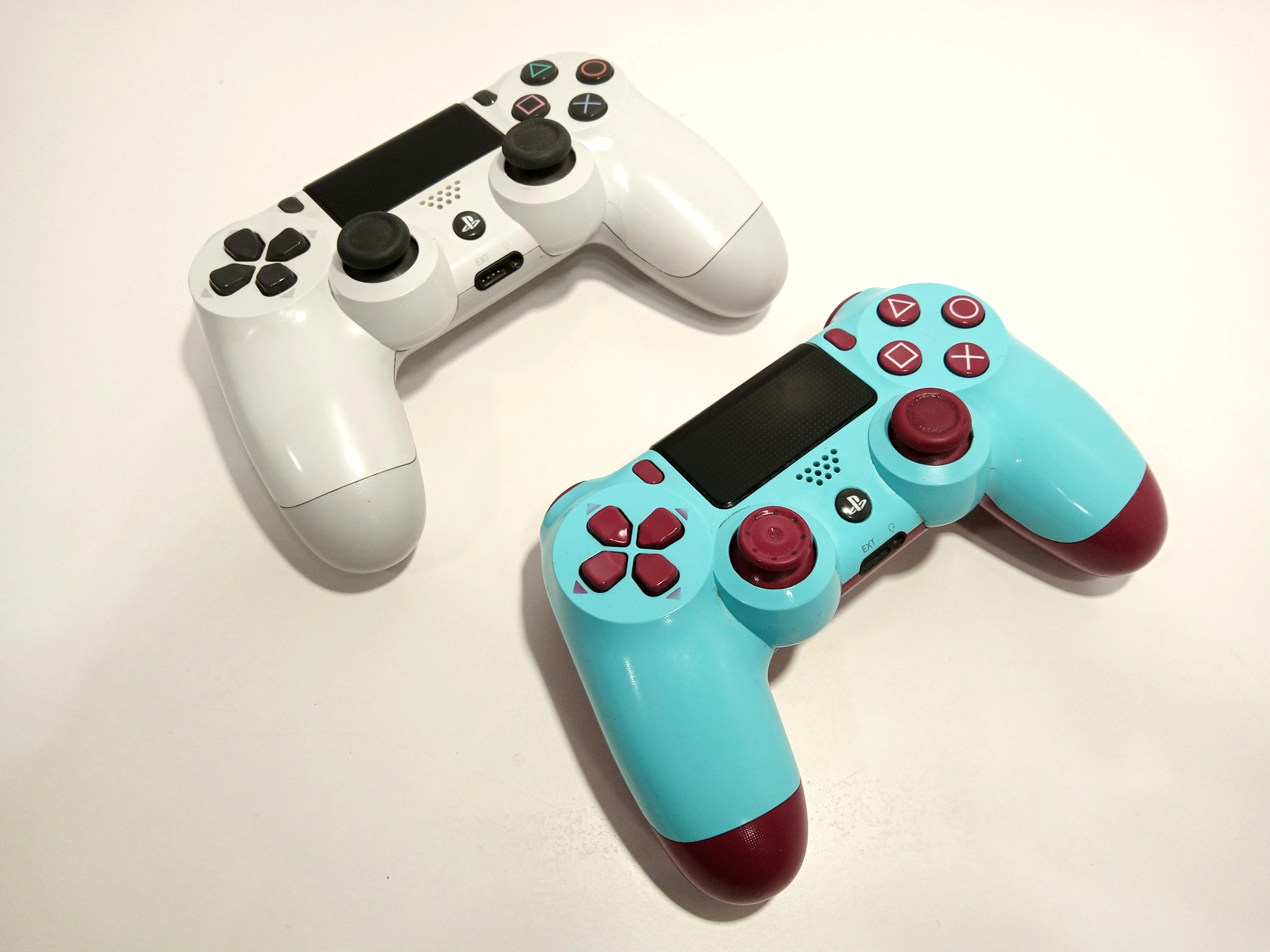 konsola-playstation-4-pro-2-pady-kod-producenta-cuh-7016b