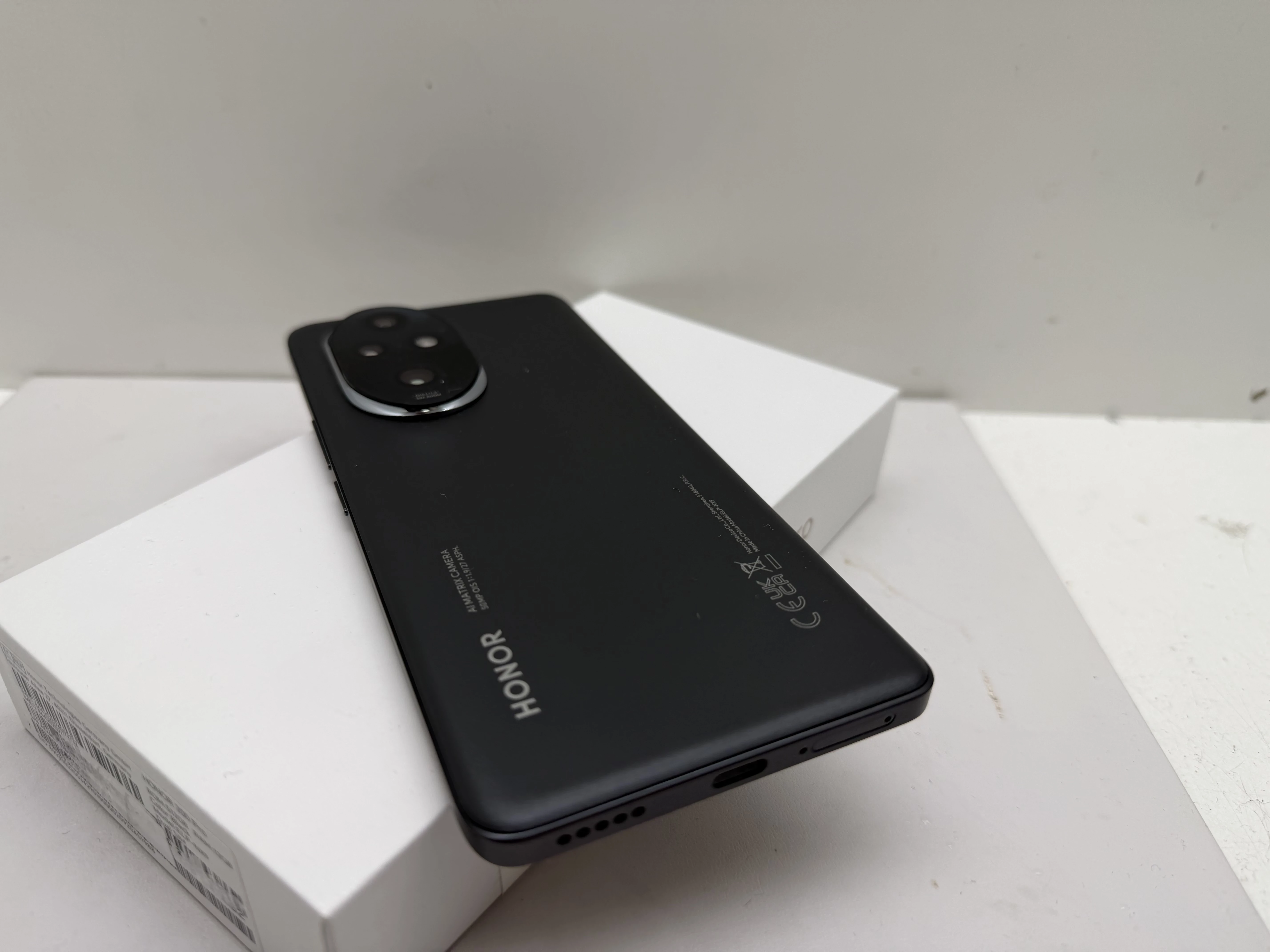 telefon-honor-200-pro-przekatna-ekranu-678