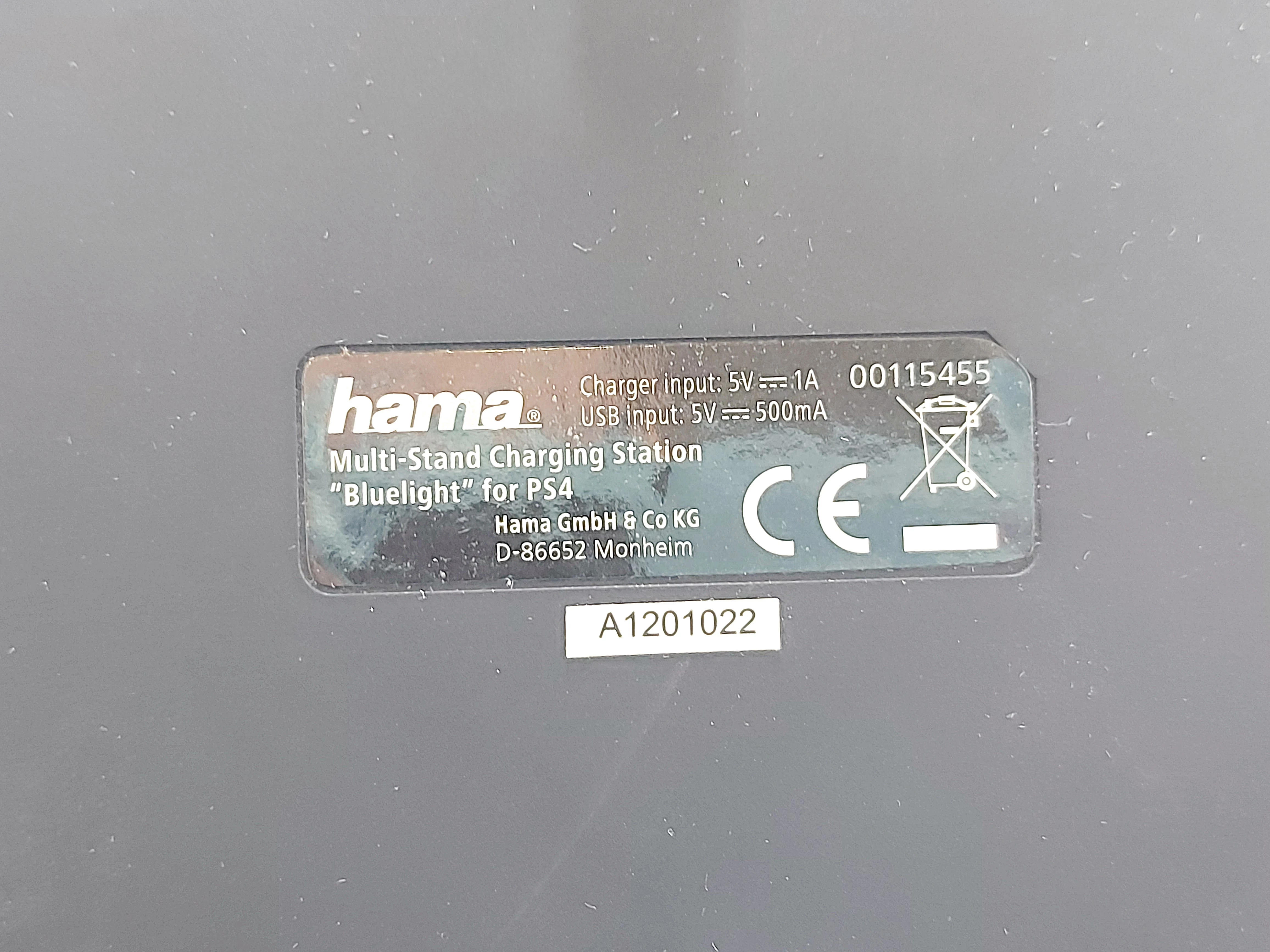 konsola-playstation-4-cuh-2216b-1tb-2-pady-gry-ladowarka-do-padow-kod-producenta-cuh-2216b