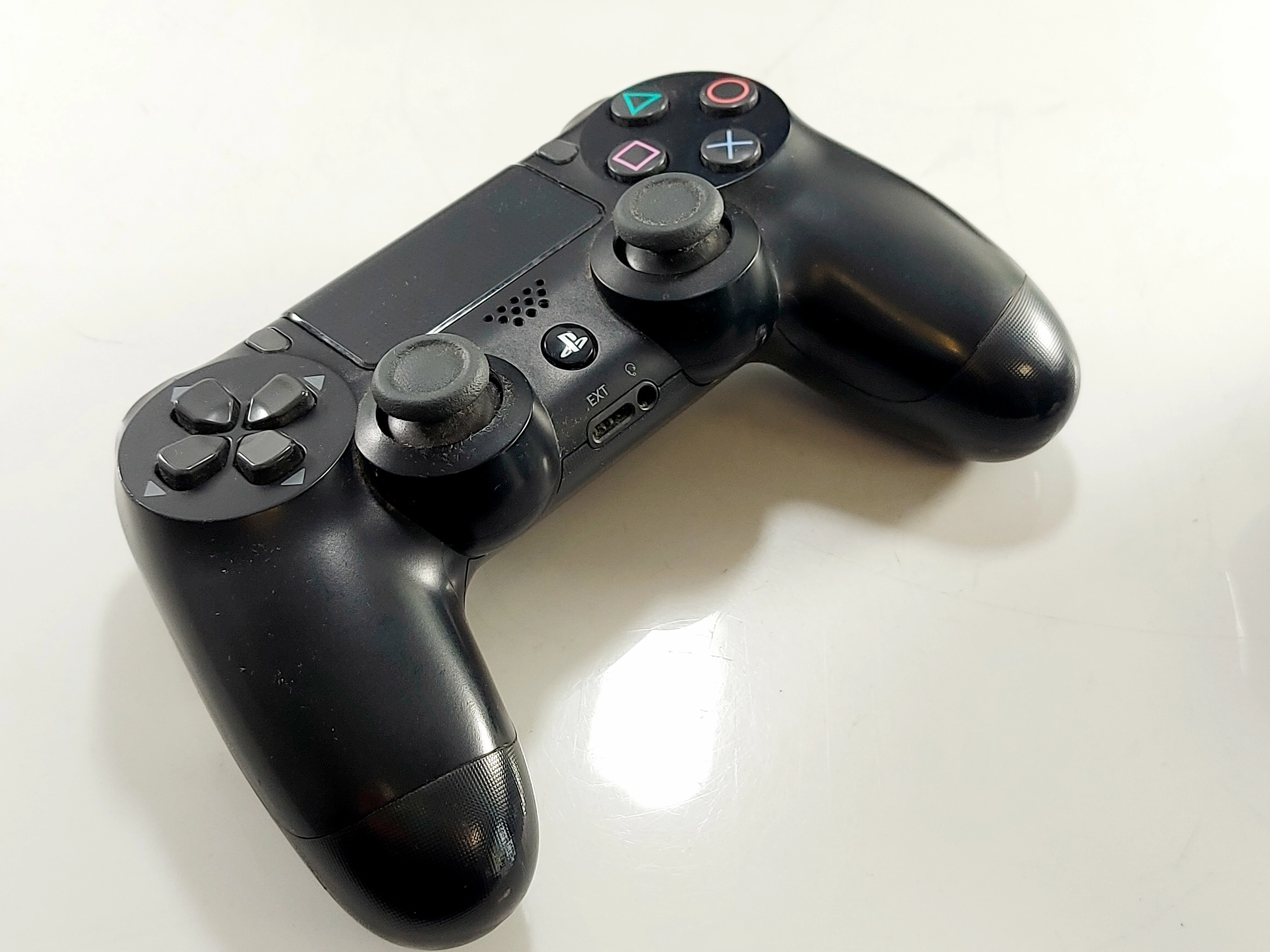 konsola-playstation-4-cuh-2216b-1tb-2-pady-gry-ladowarka-do-padow-ean-gtin-0711719851059