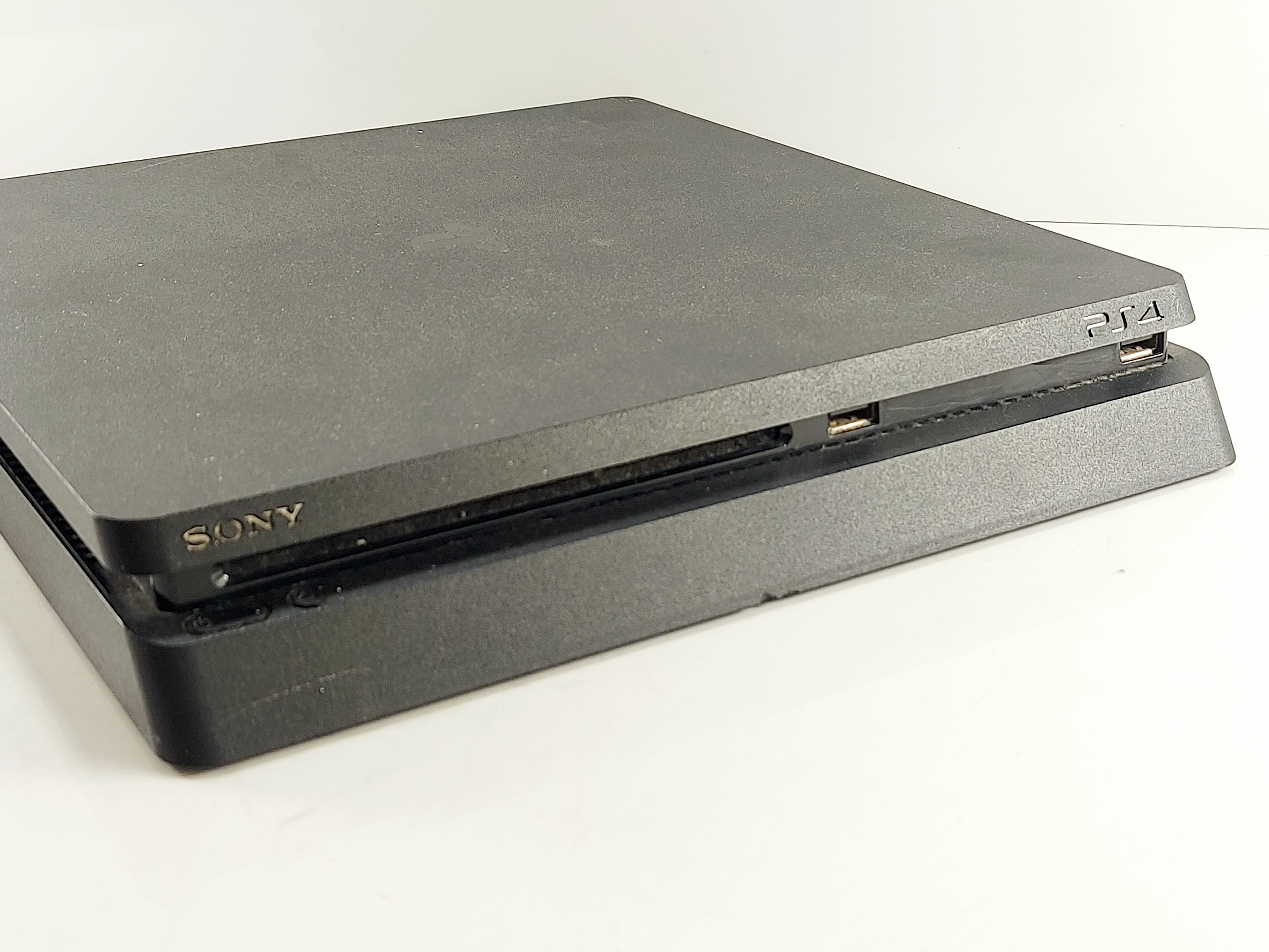 konsola-playstation-4-cuh-2216b-1tb-2-pady-gry-ladowarka-do-padow-gry-w-zestawie-205998-225574