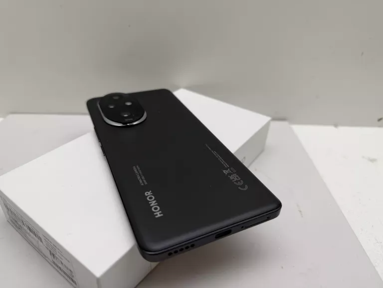 telefon-honor-200-pro-przekatna-ekranu-678