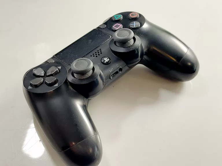 konsola-playstation-4-cuh-2216b-1tb-2-pady-gry-ladowarka-do-padow-waga-produktu-210