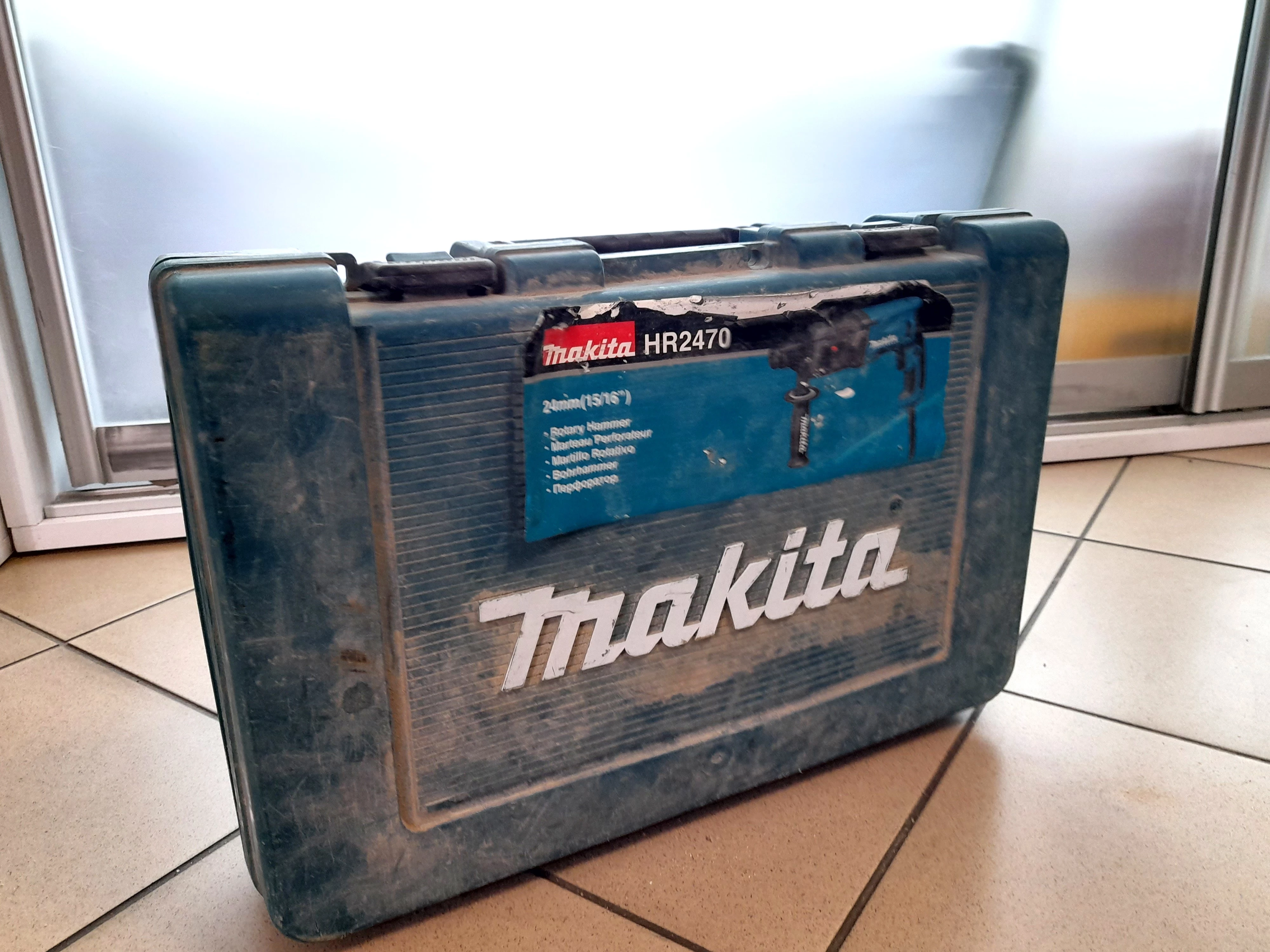 mlotowiertarka-makita-hr2470-2021-energia-udaru-240