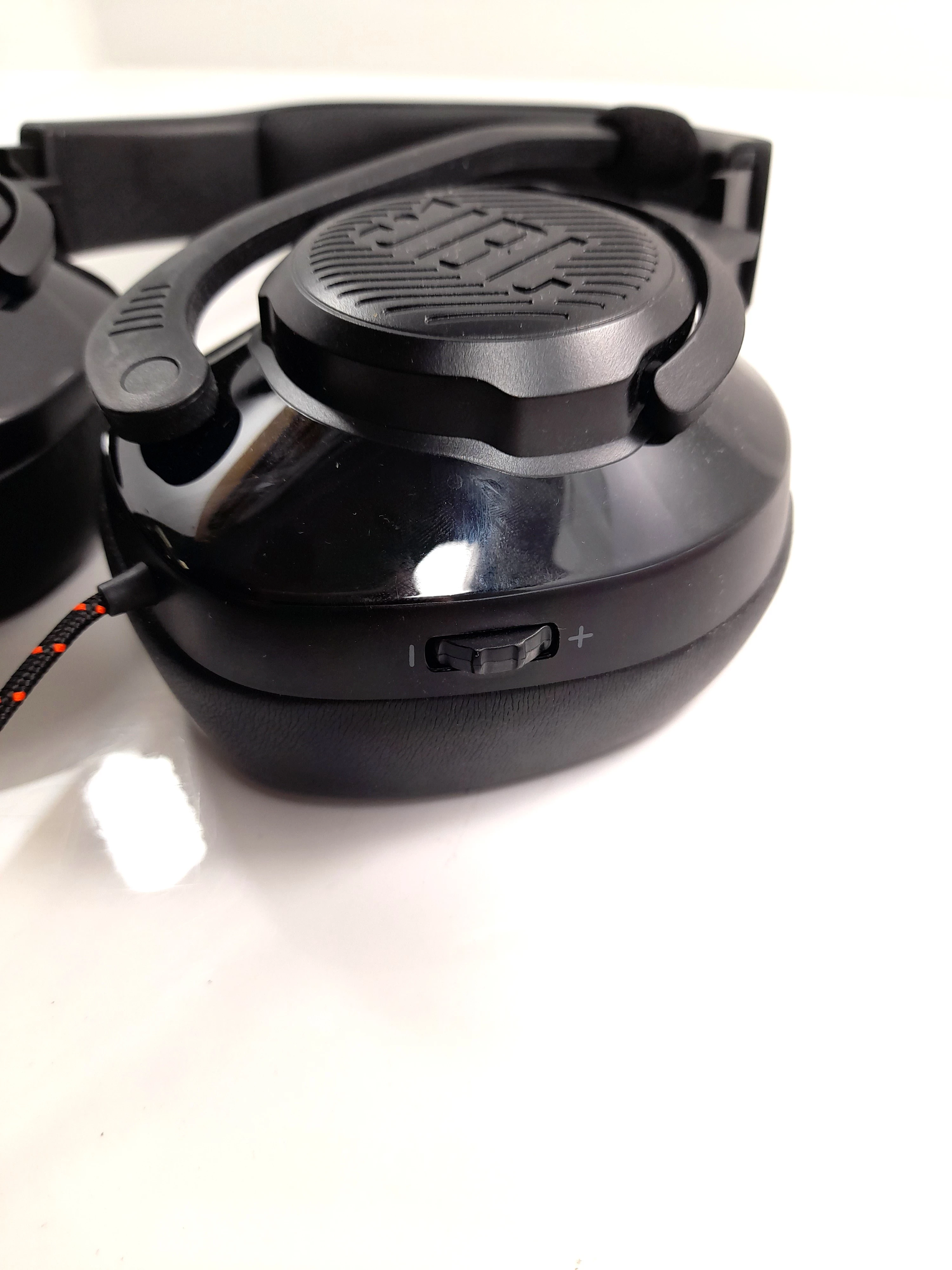 sluchawki-jbl-quantum-300-kod-producenta-jblquantum300blk