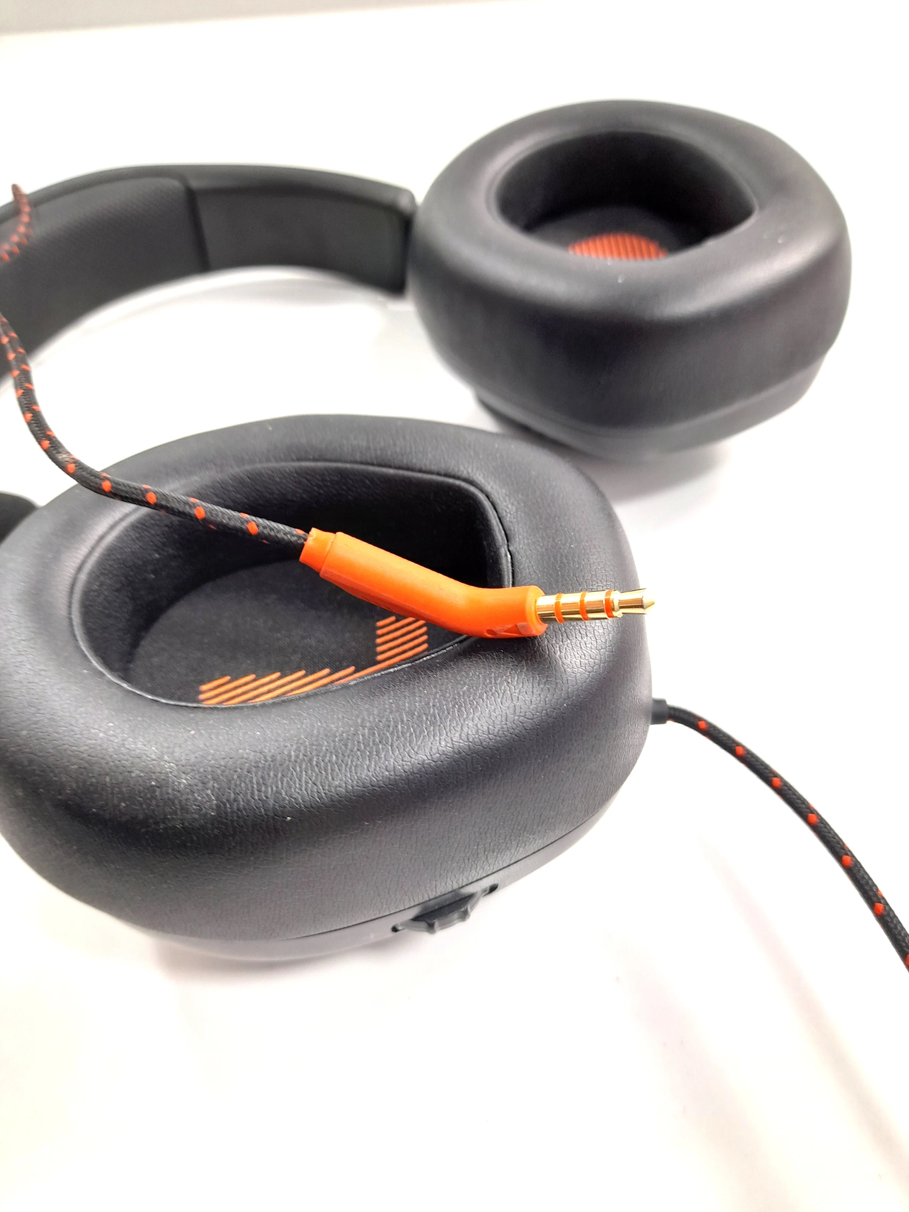 sluchawki-jbl-quantum-300-model-quantum-300