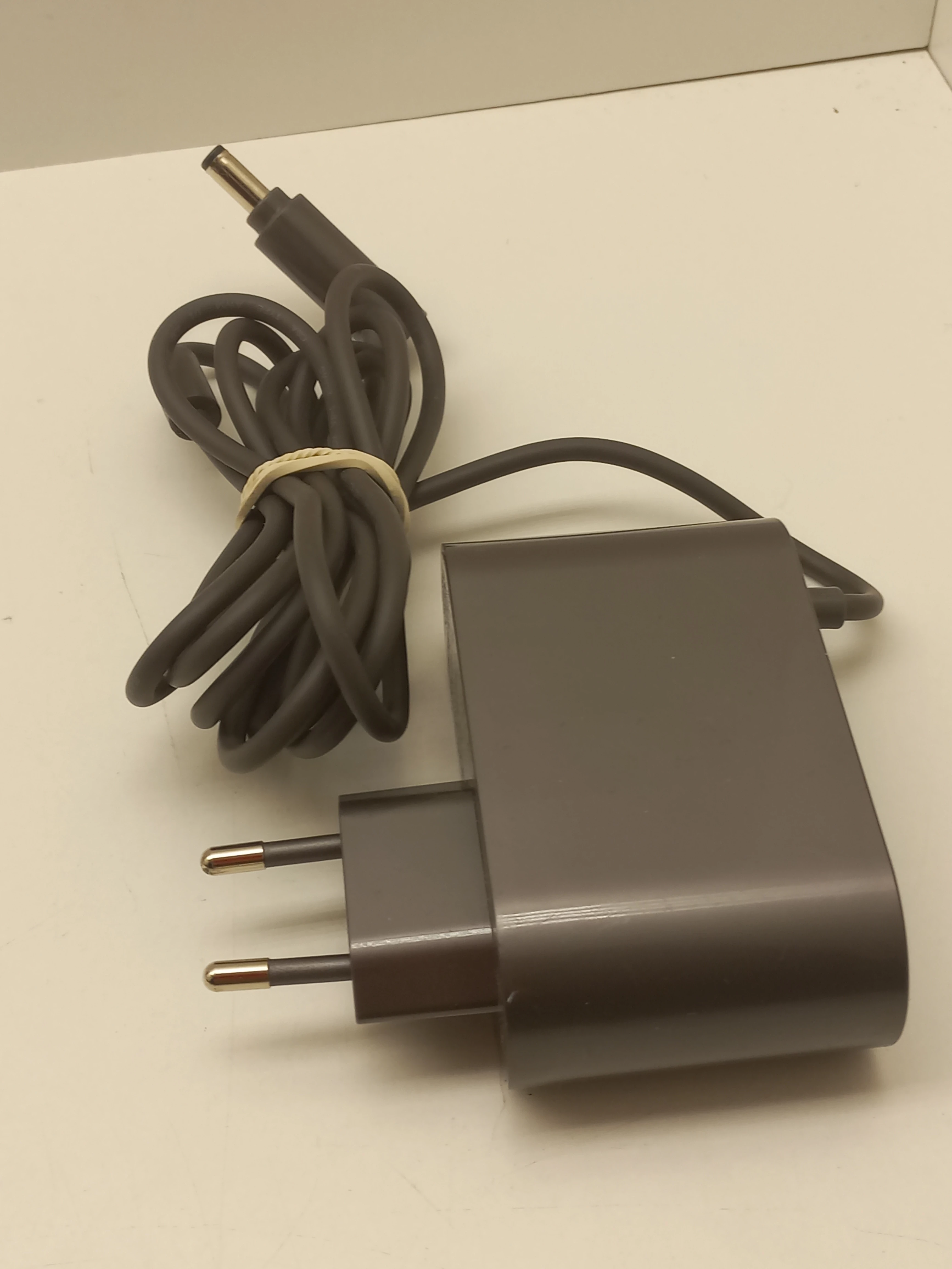 ladowarka-dyson-v8-205720-orginal-kod-producenta-887484768219