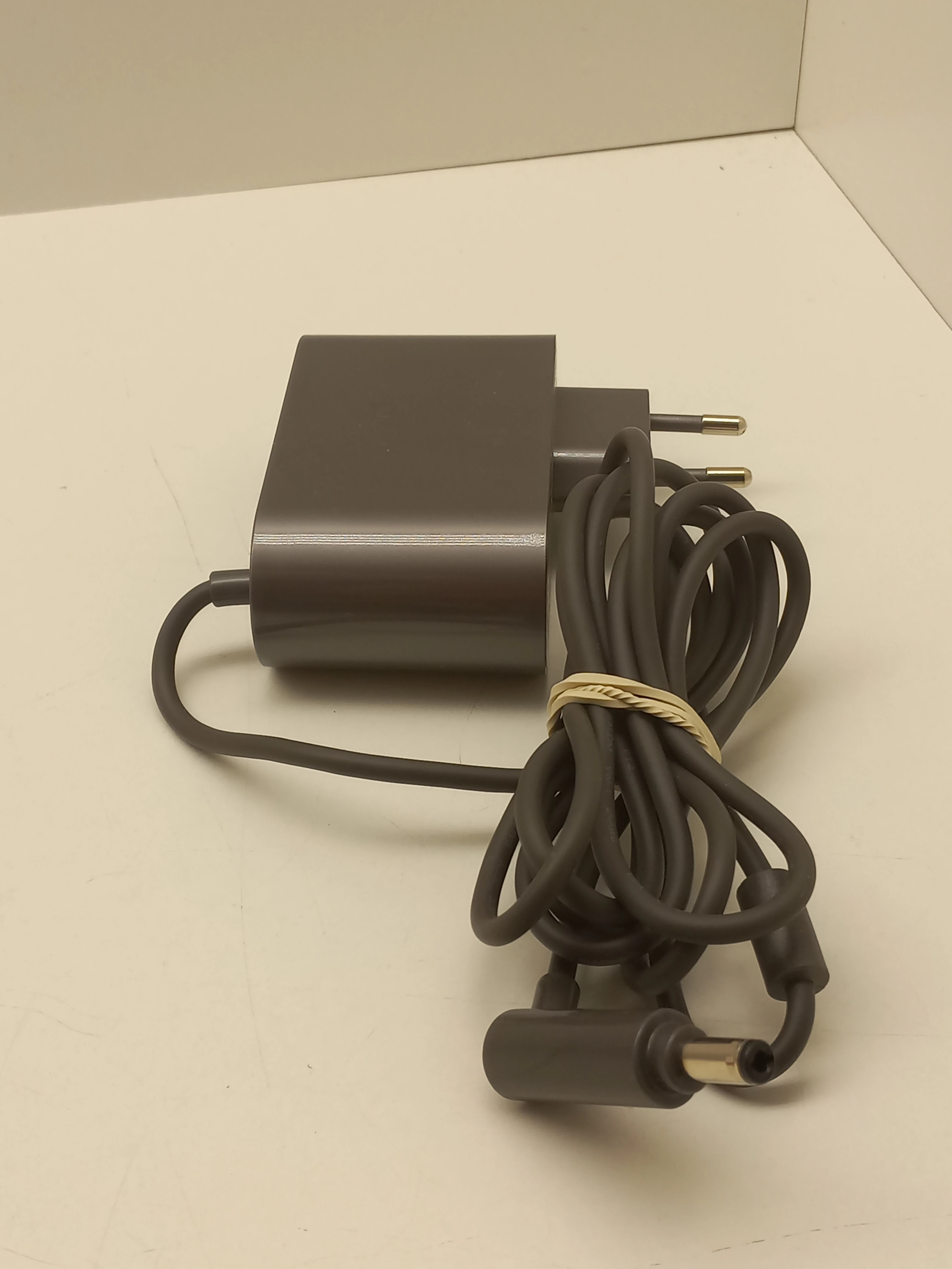 ladowarka-dyson-v8-205720-orginal-model-887484768219