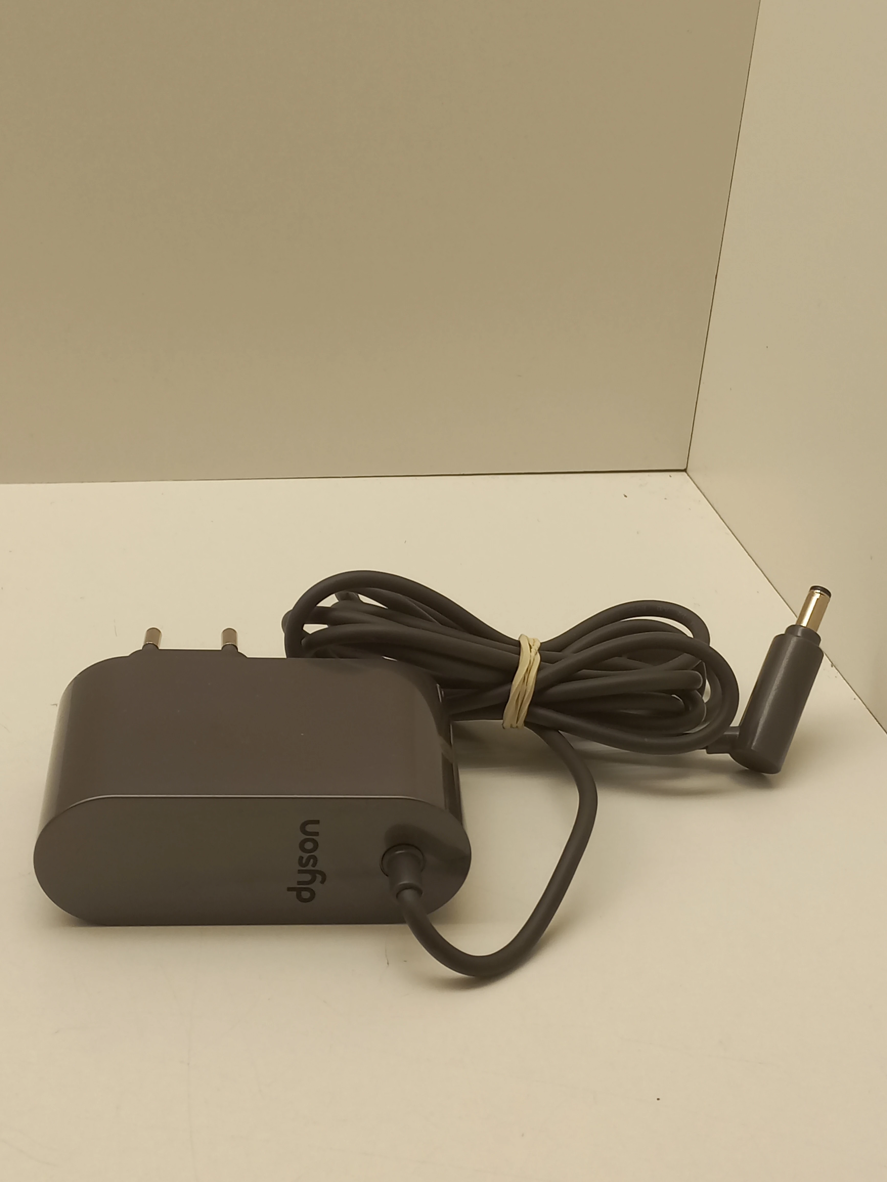 ladowarka-dyson-v8-205720-orginal-dokerska-3-wroclaw